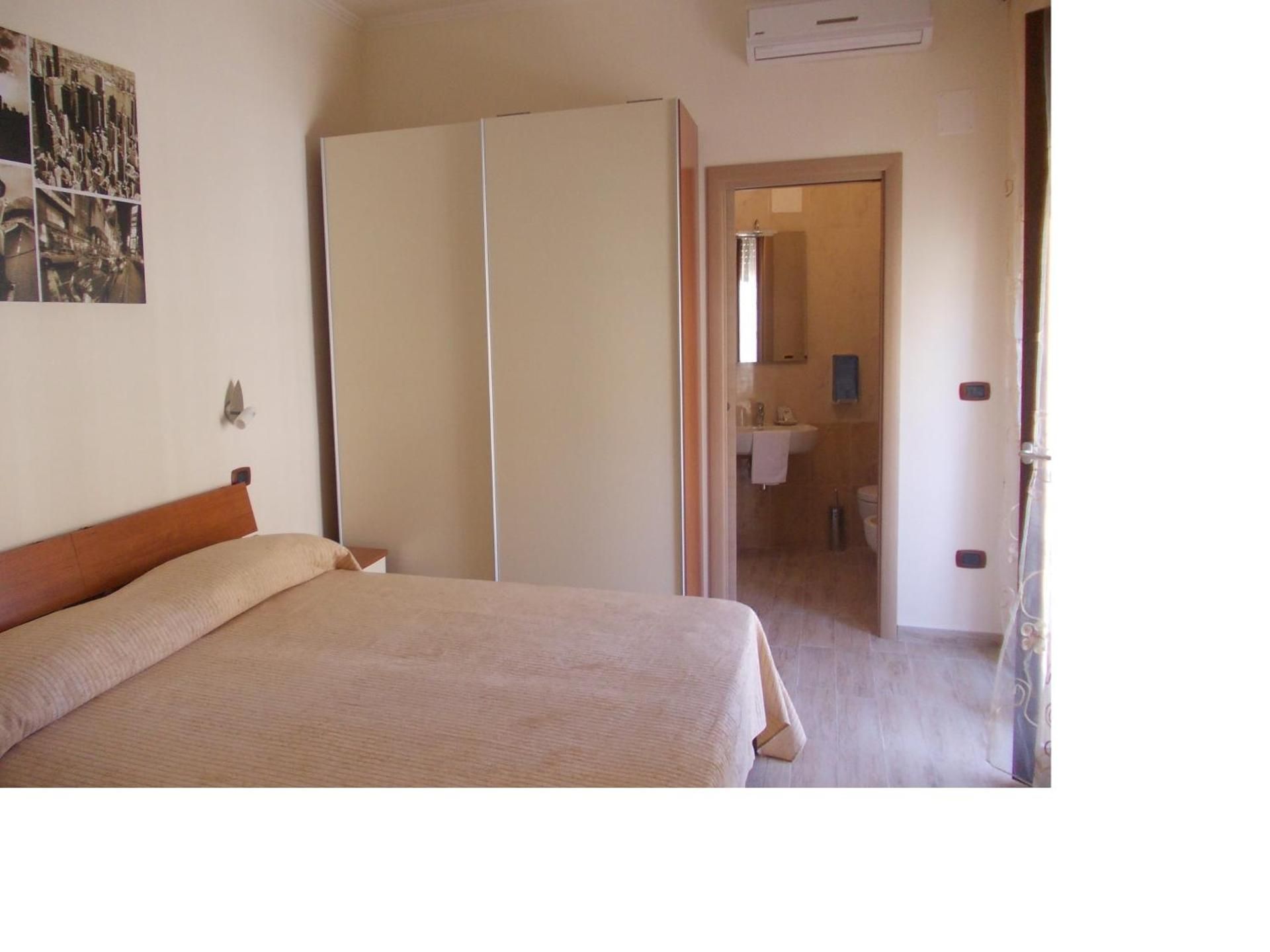 Twin Room with Private Bathroom