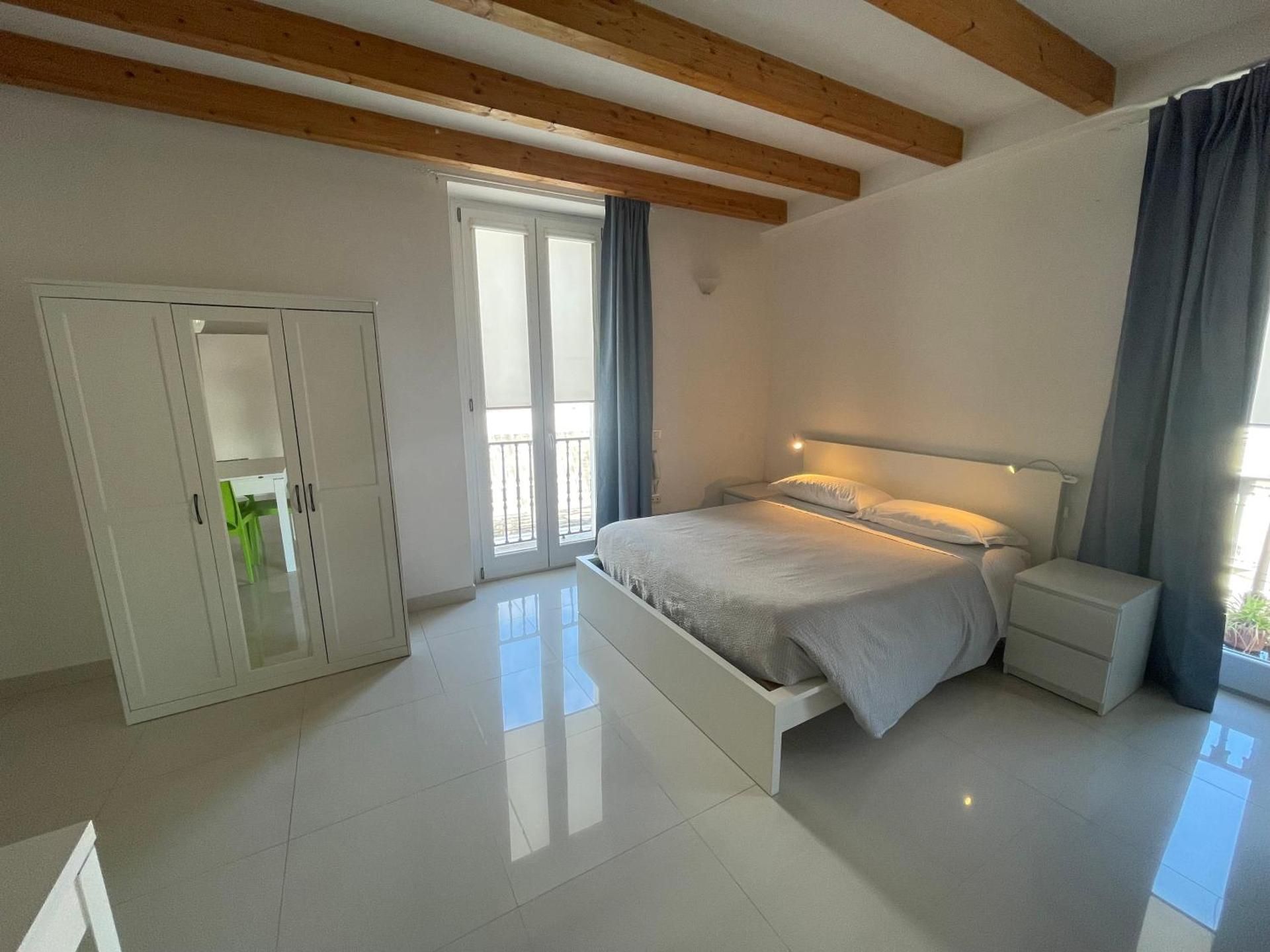 Studio with Sofa Bed