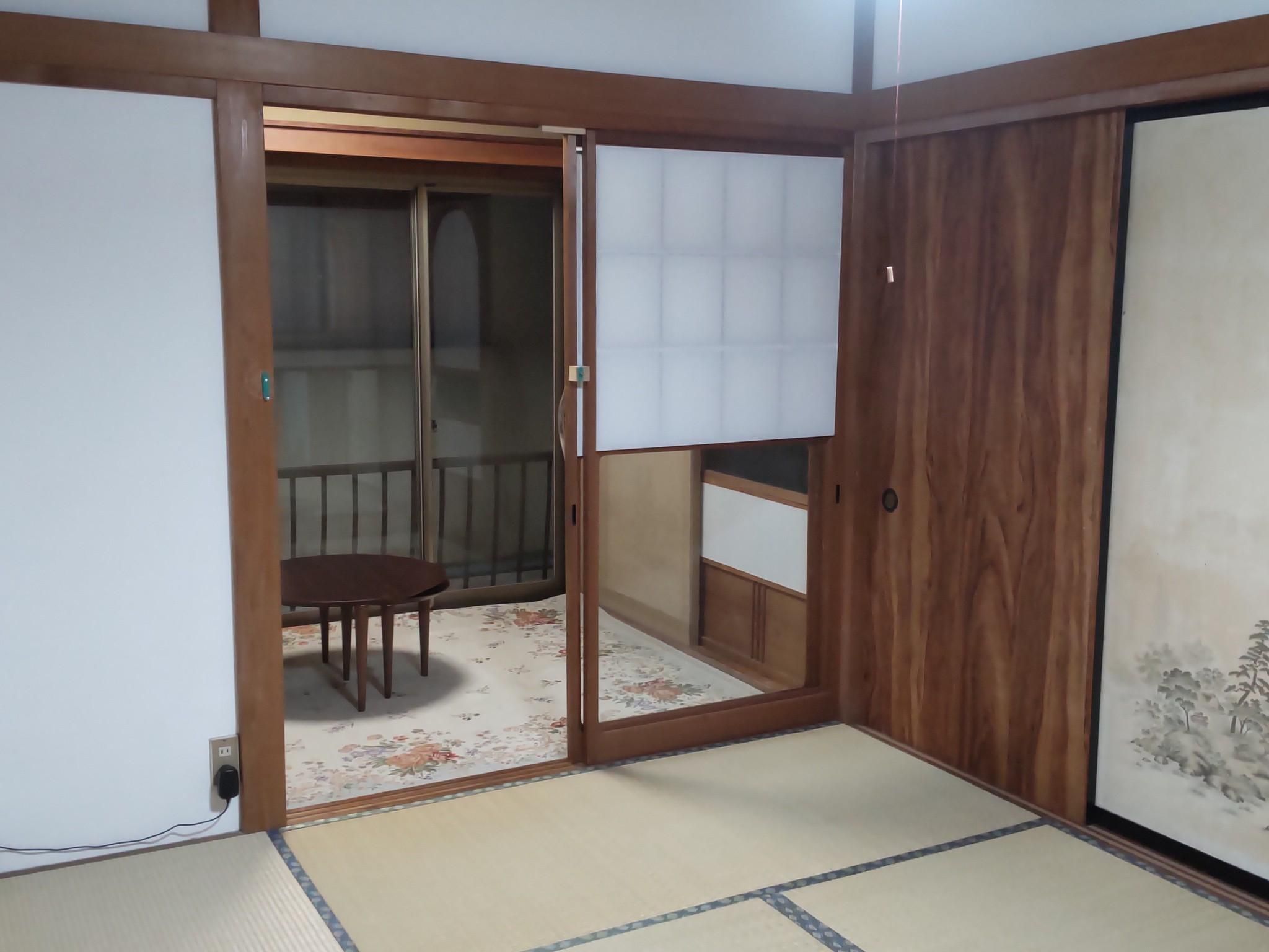 2nd Floor Japanese Style Room with 6 Tatami and Wood Deck