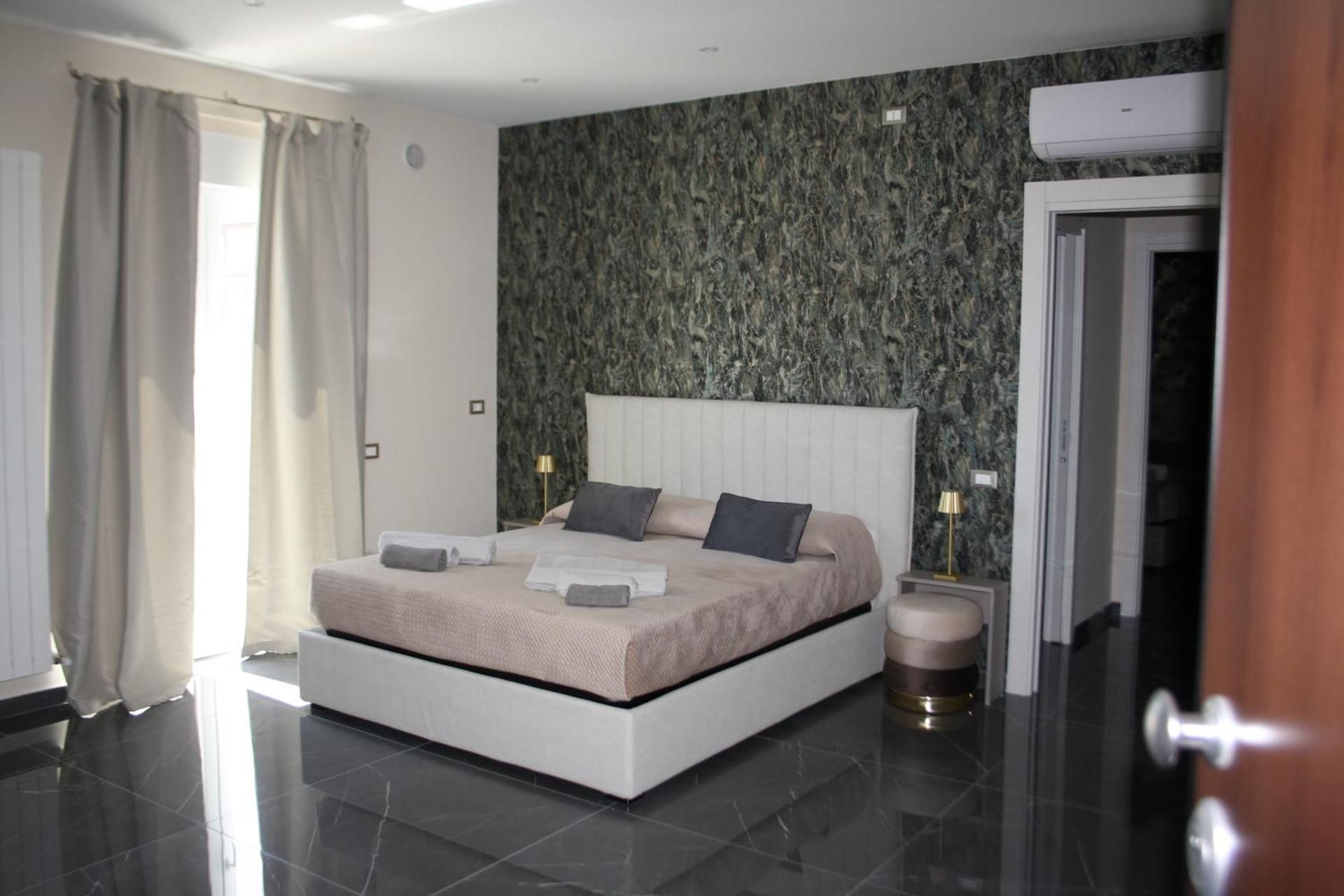Two-Bedroom Deluxe Apartment with Balcony