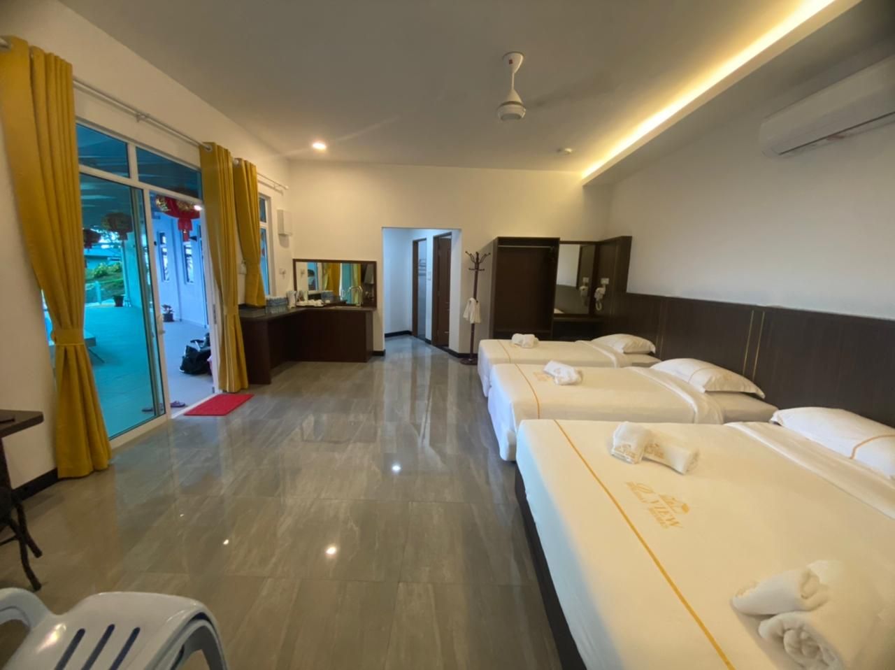 D view Family Room with Private Pool