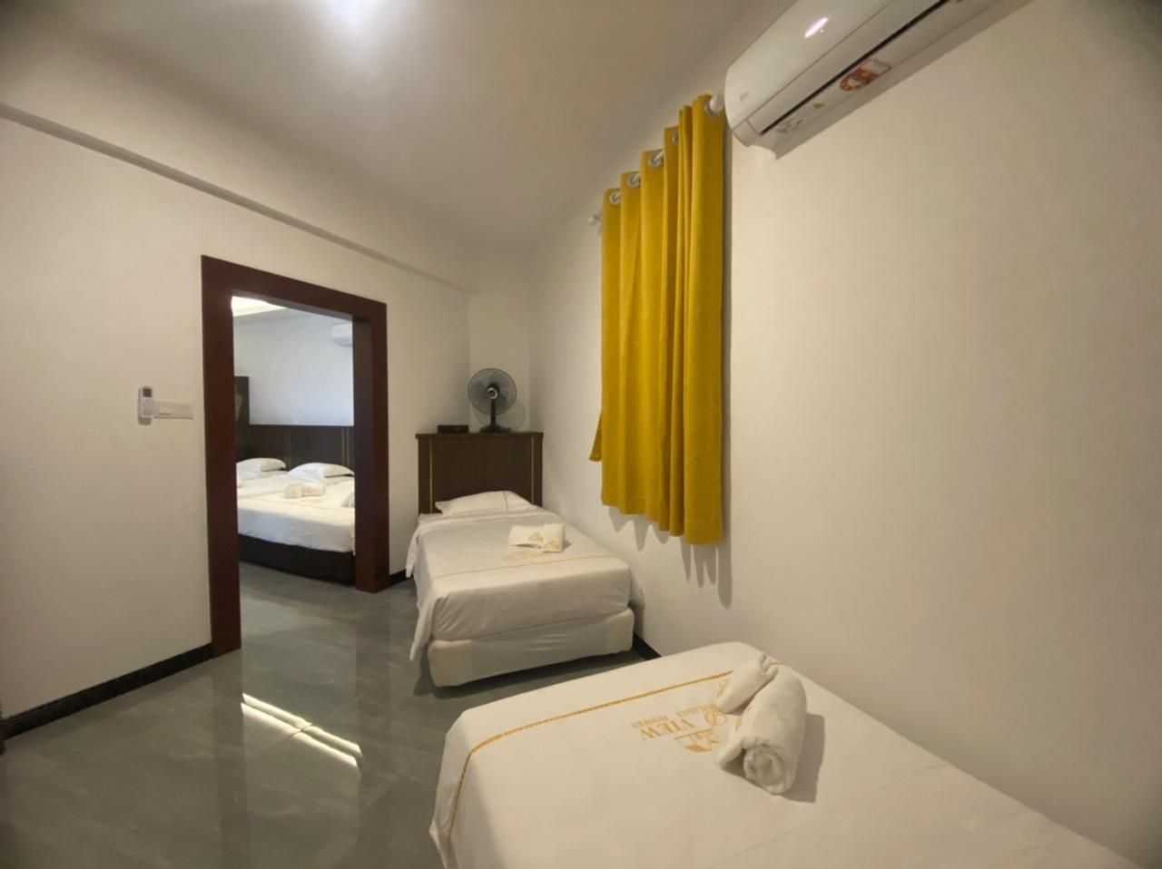 D view Family Room with Private Pool 2