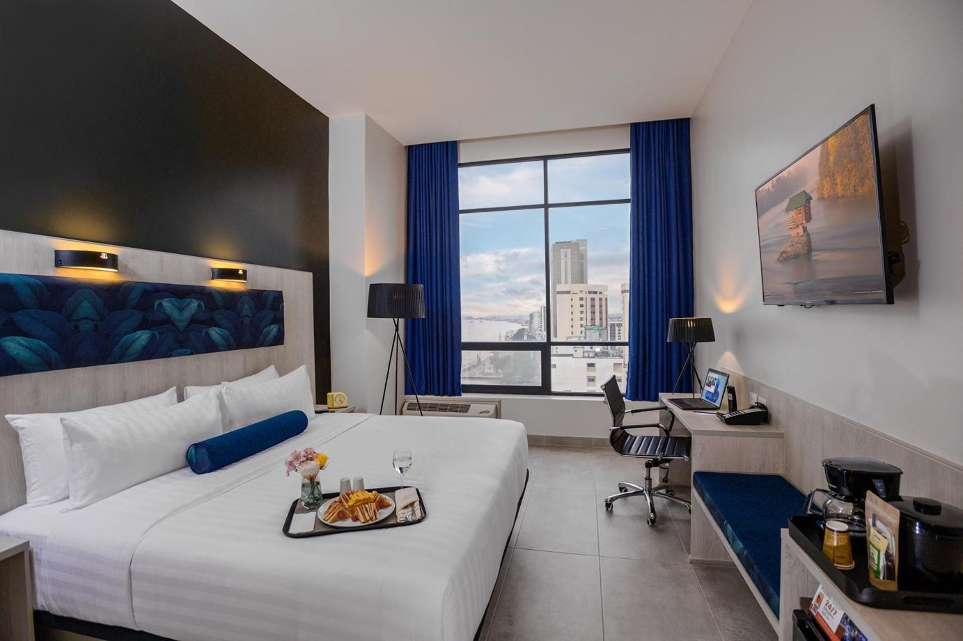 One-Bedroom King Conference Suite