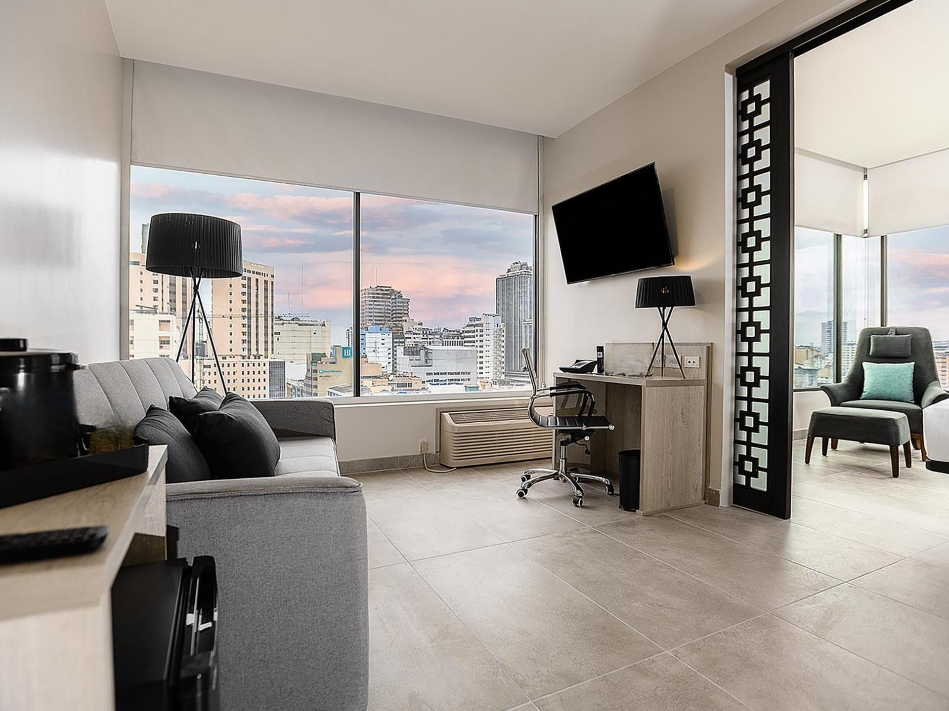 1 King Bed Two Room Suite Premium Floor