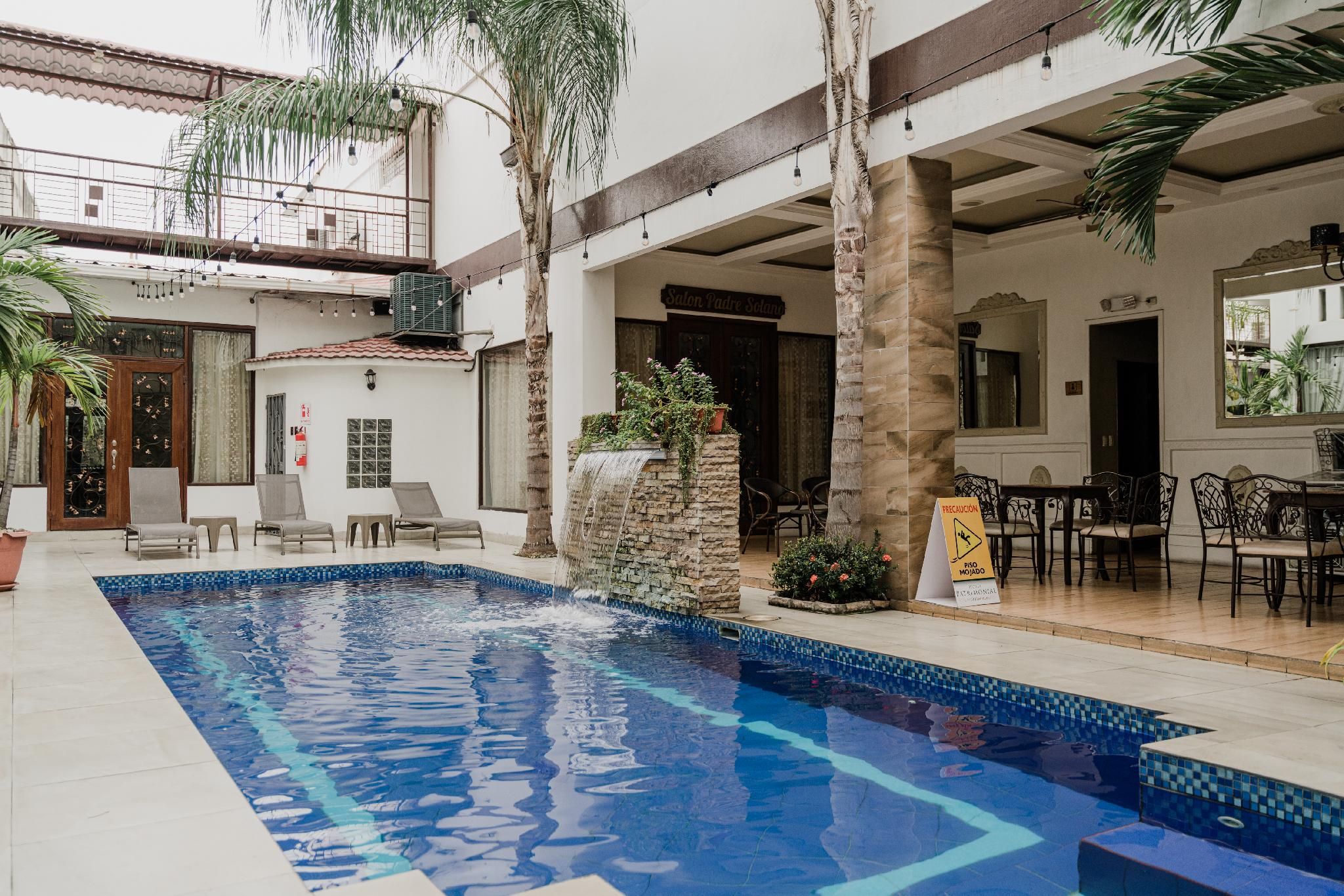 swimming pool [outdoor]