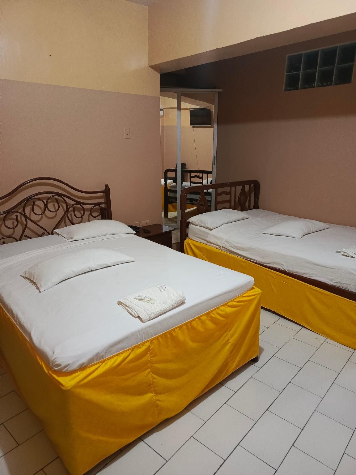 Standard Twin Room B - Non-Smoking