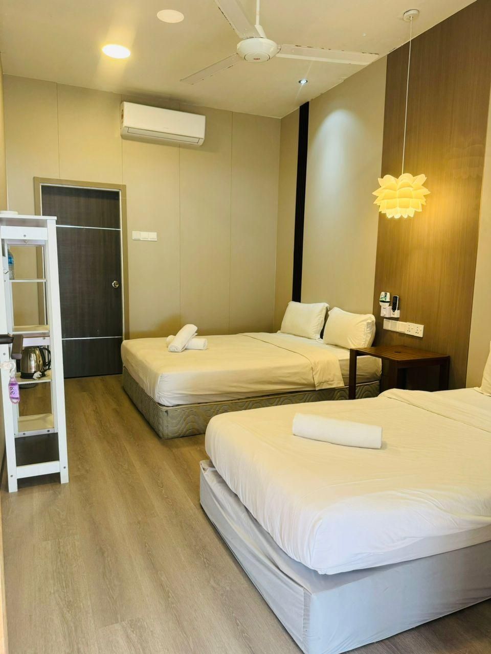 Tommy's Place @ Tip Of  Borneo Seaview Beachfront Room