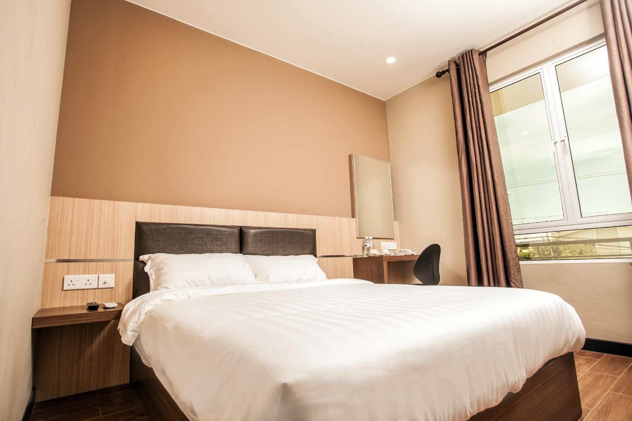 Friendly Hotel Queen Room 2