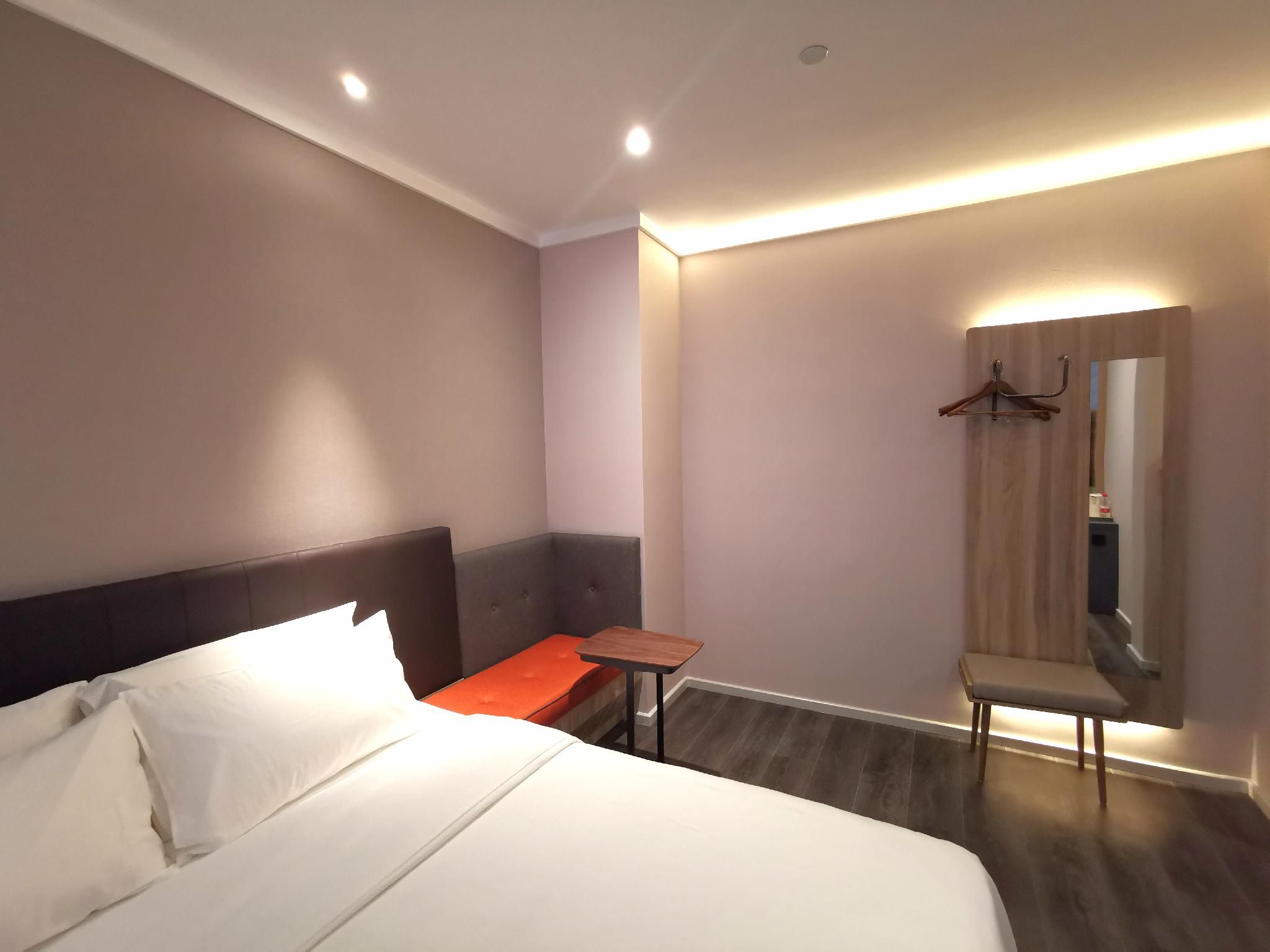 Huazhu - Room With Bed