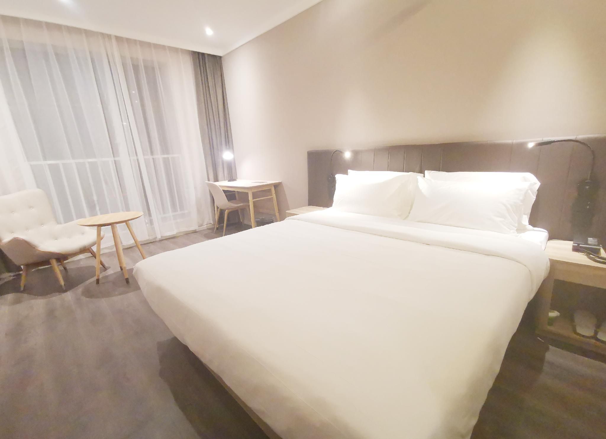 Huazhu - Room With Bed