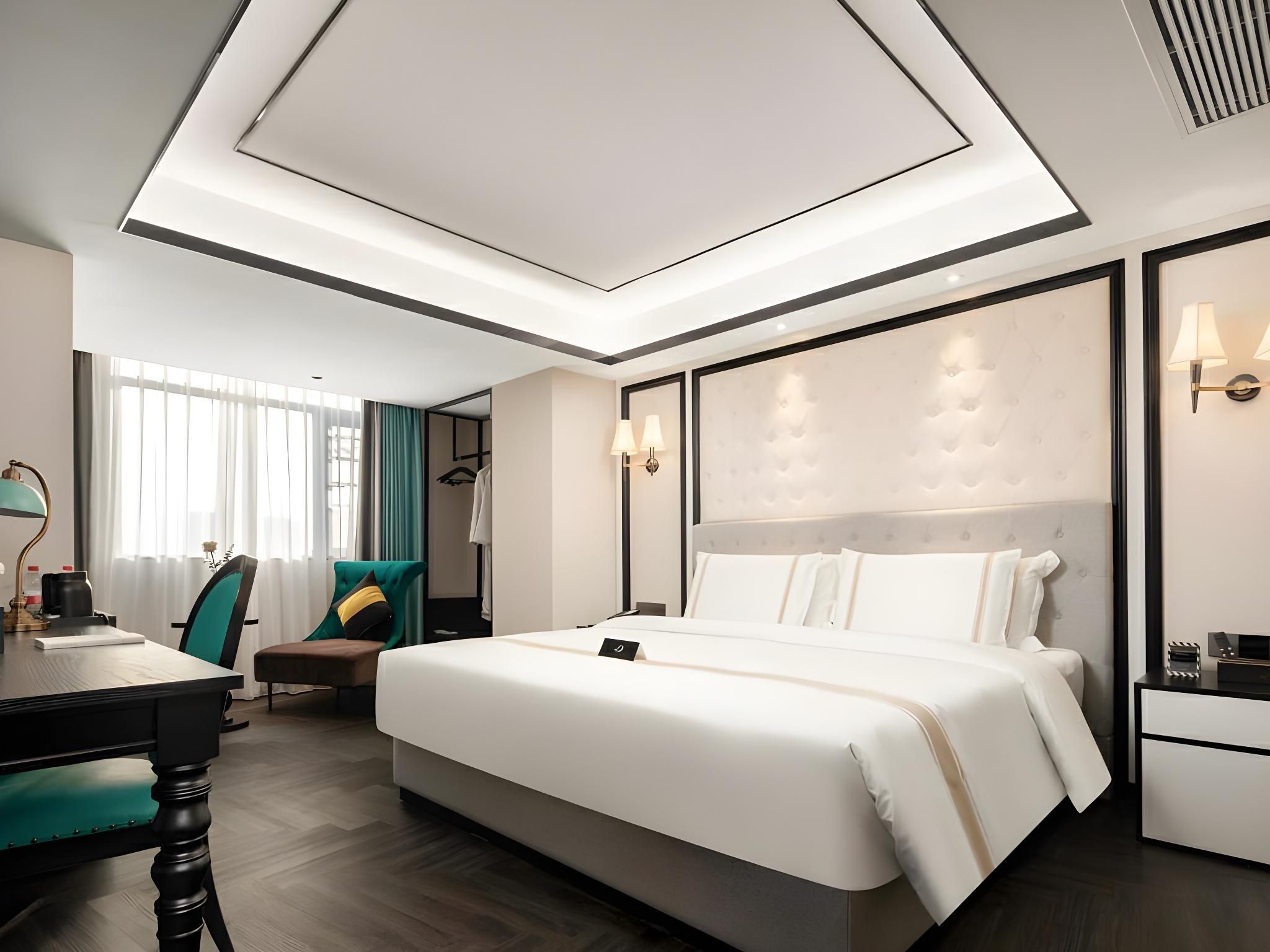 Deluxe Luxury Suite