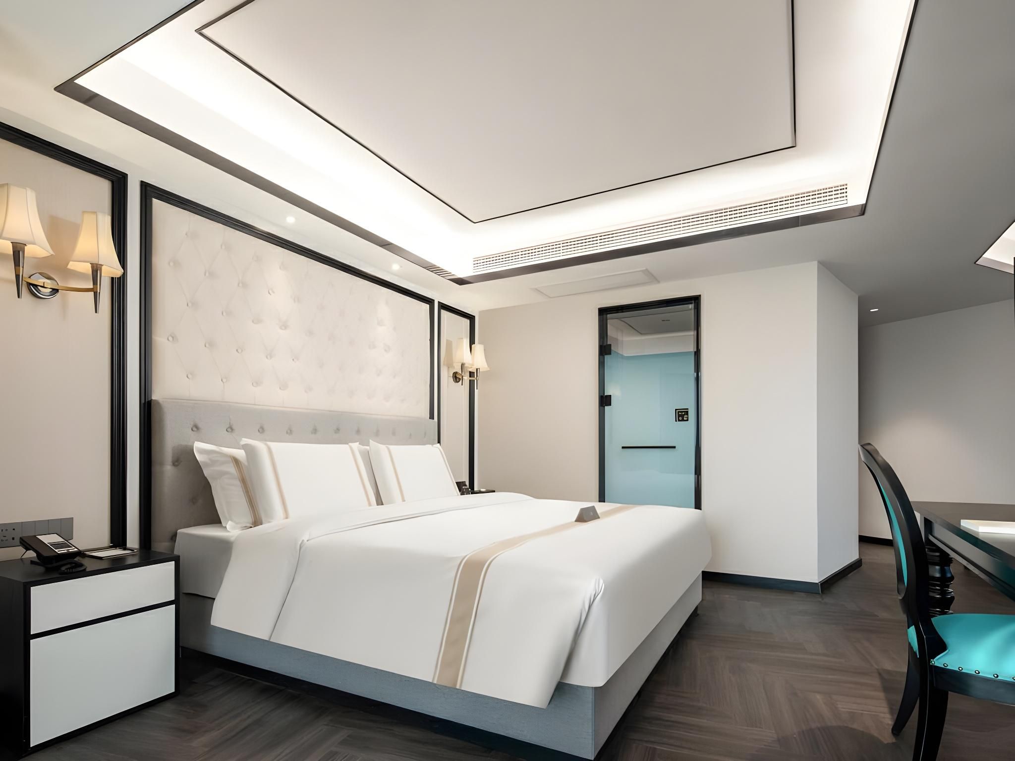 Deluxe Luxury Suite