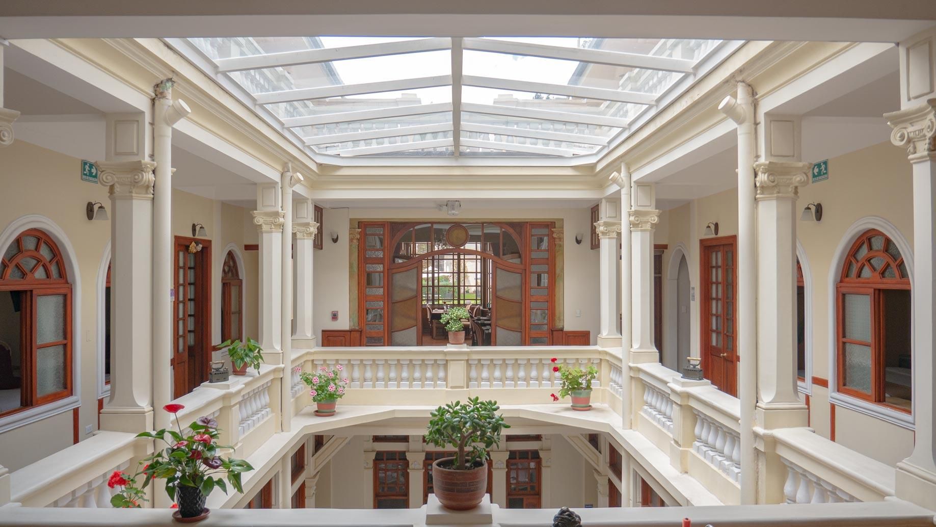 Casona 1914 Quito - Gothic Cathedral View Rooftop