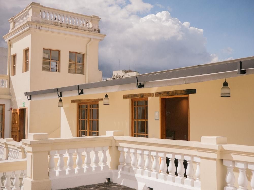 Casona 1914 Quito - Gothic Cathedral View Rooftop