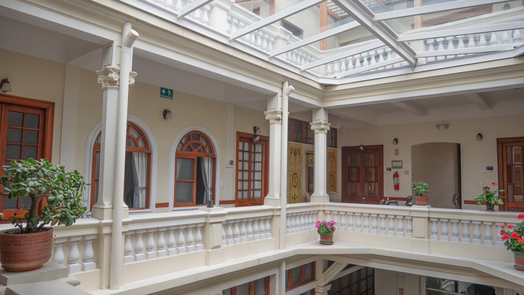 Casona 1914 Quito - Gothic Cathedral View Rooftop