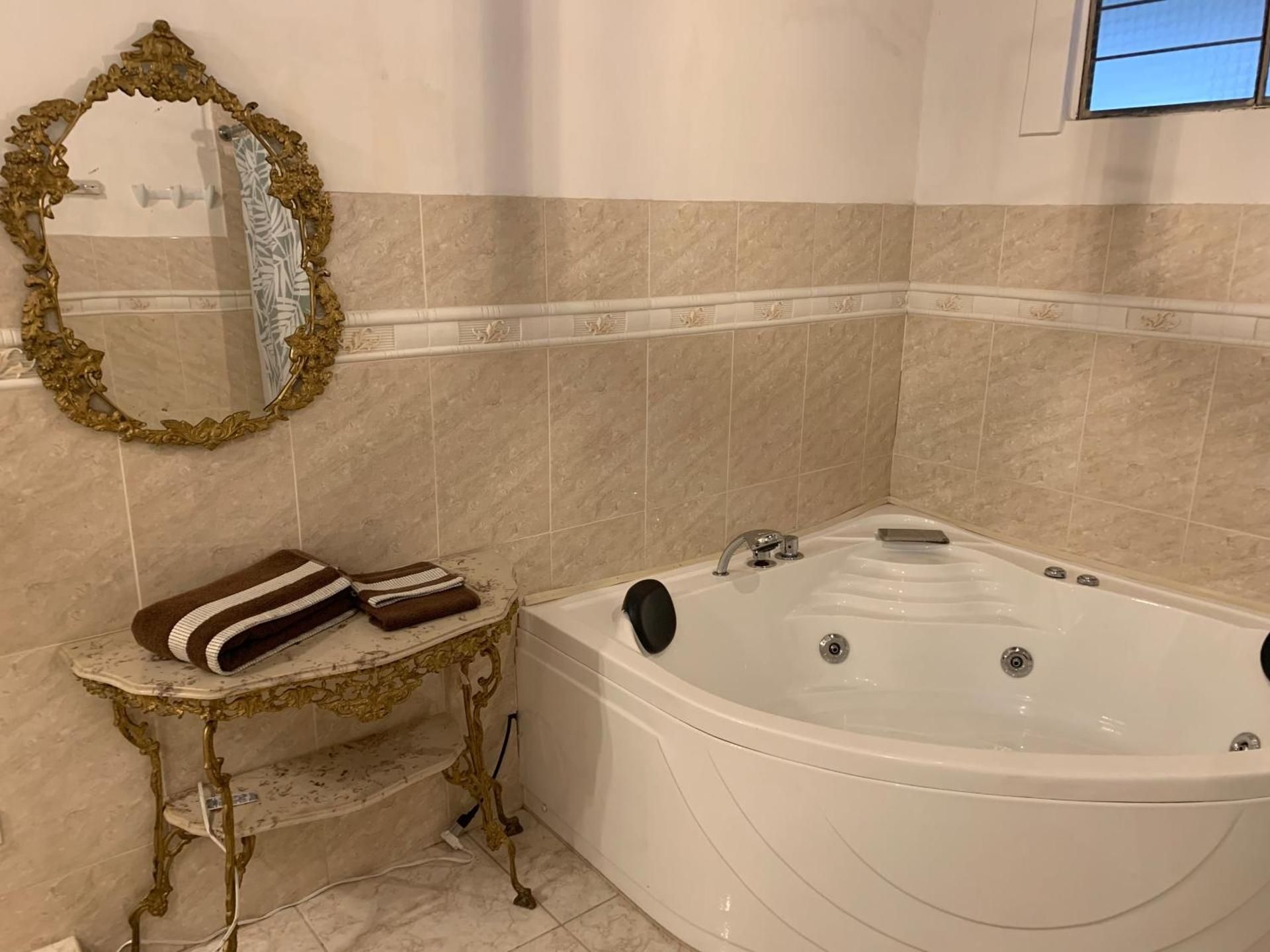 Deluxe Double With Window
