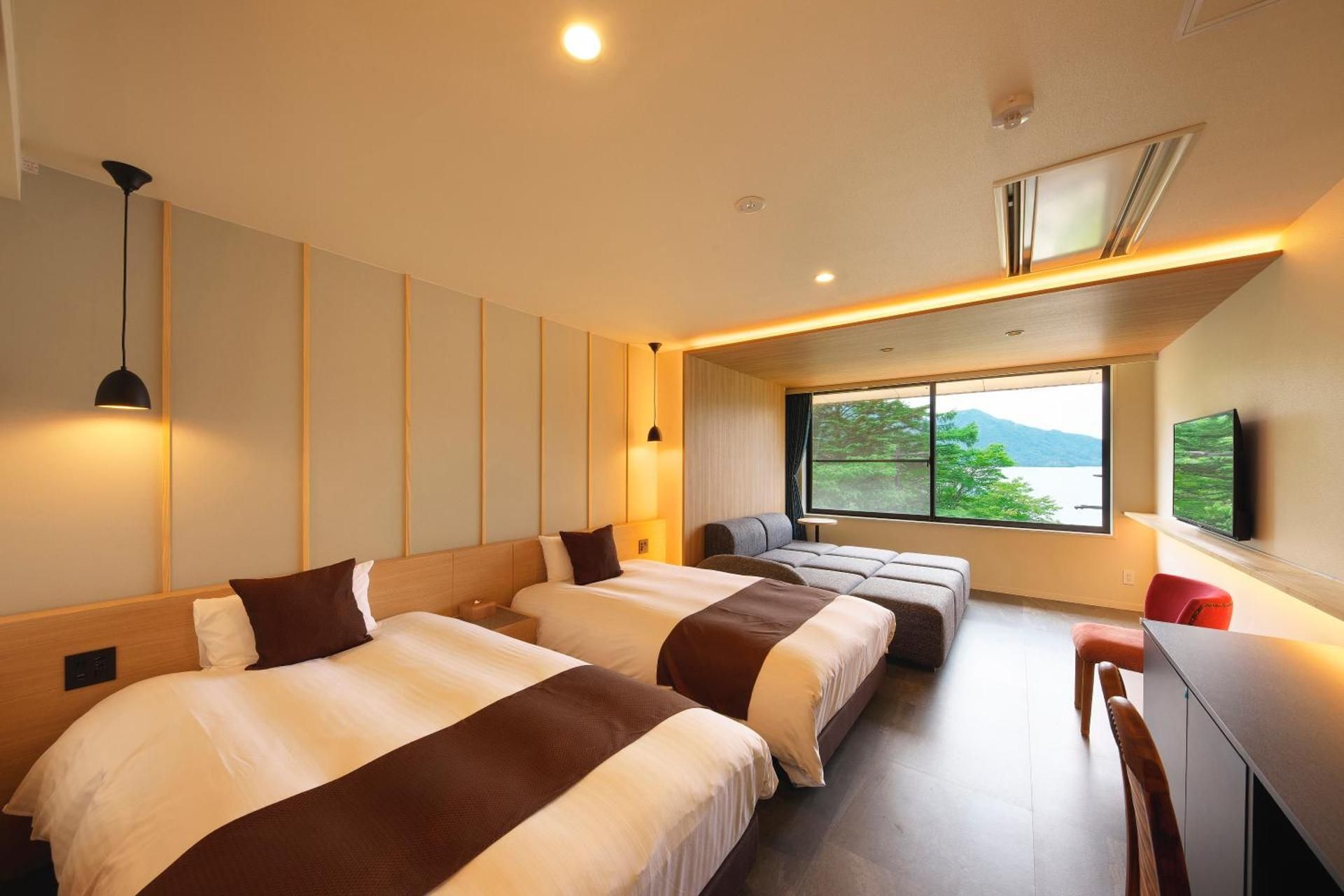Deluxe Twin Room and Lake Chuzenji View