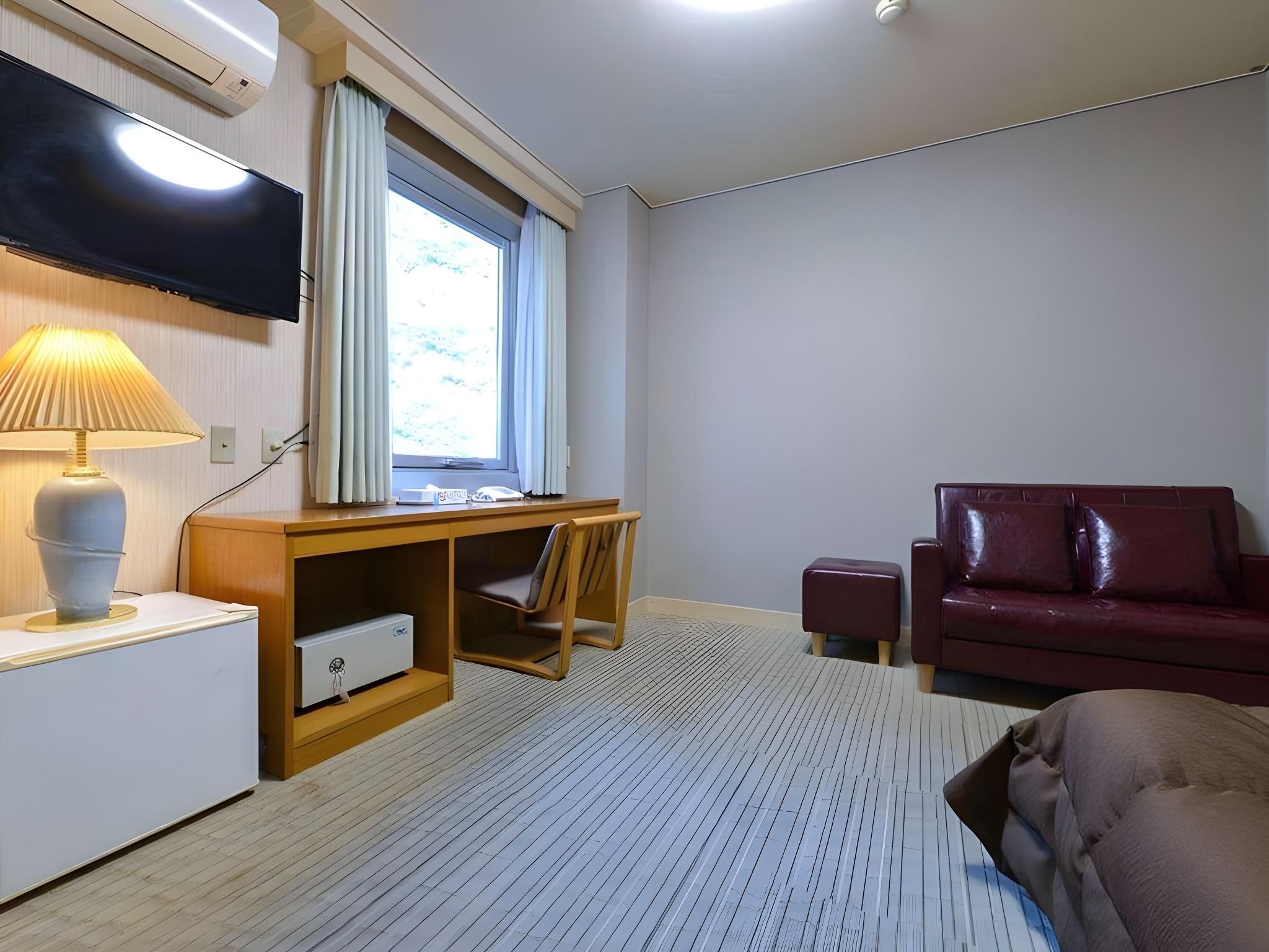 Economy Single Room - Shared Bathroom - Non-Smoking