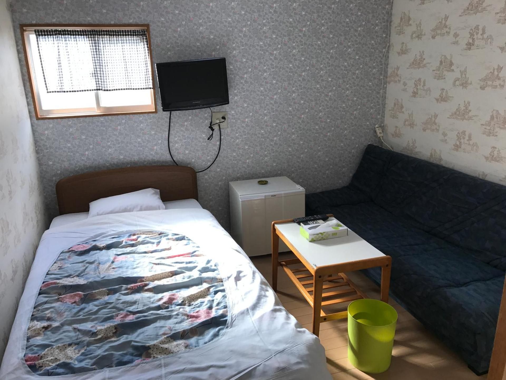 Single Room with Shared Bathroom