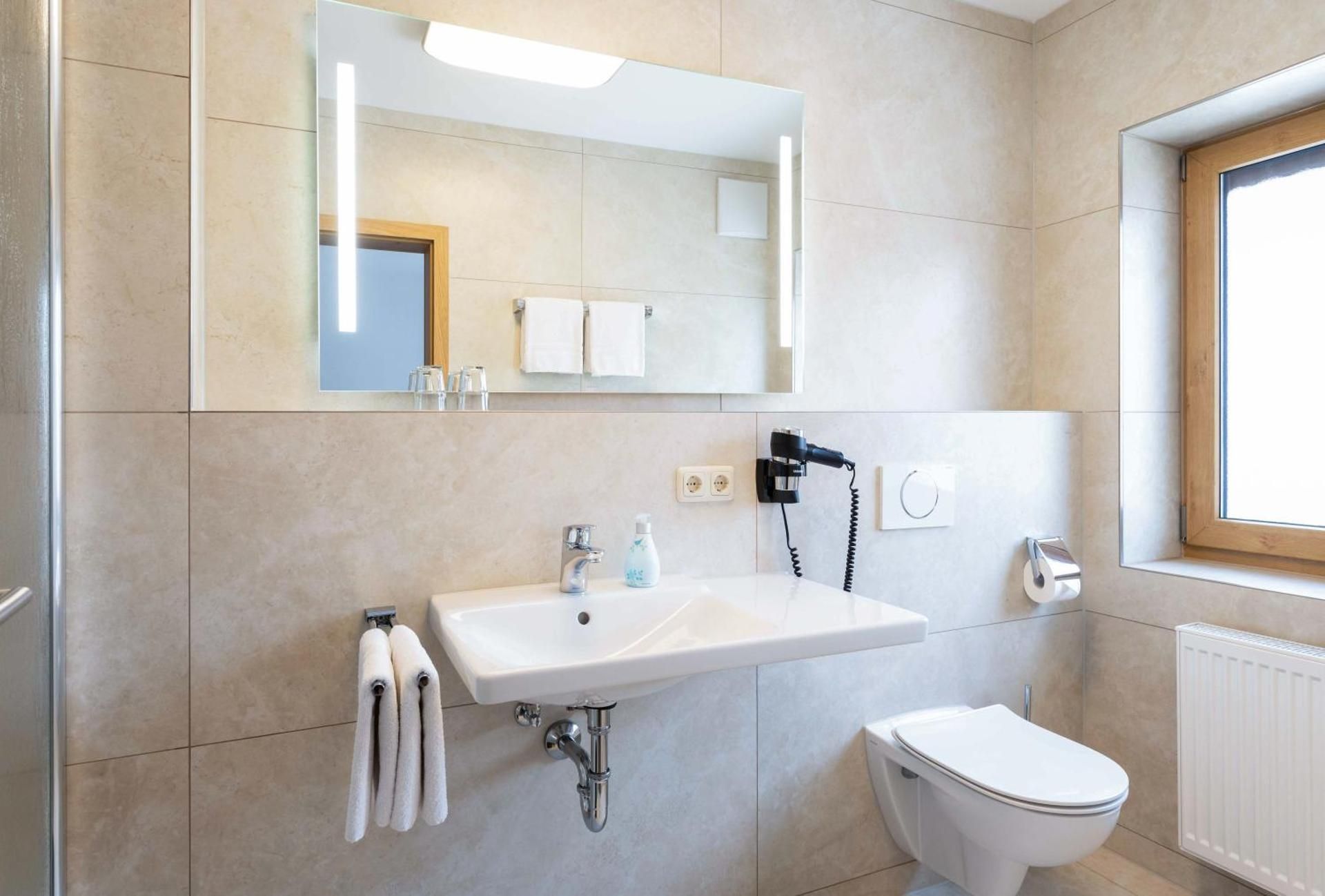 Twin Room with Private Bathroom