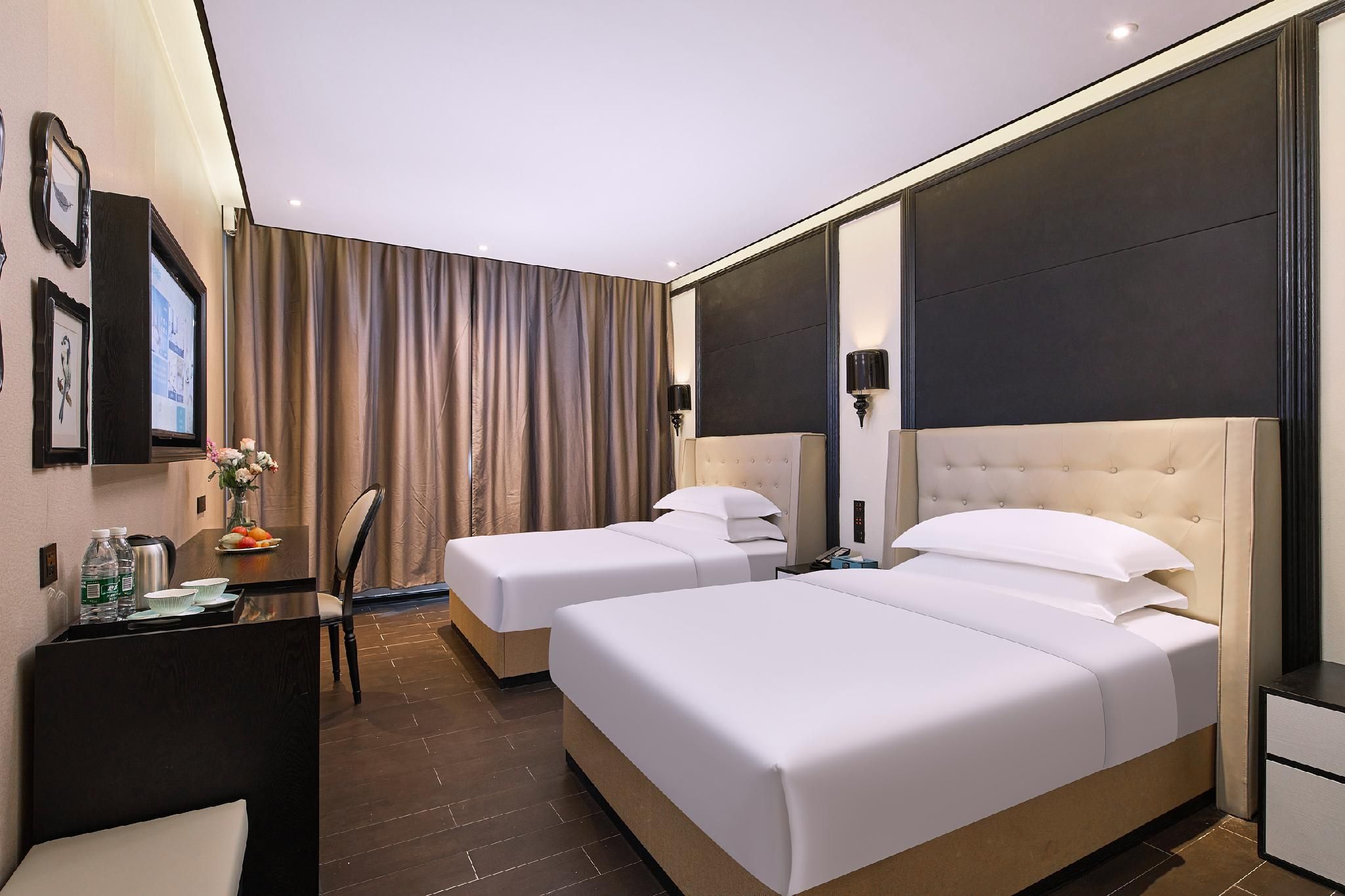 Guest Room - Twin Beds