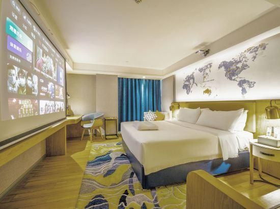 Digital Queen Room
