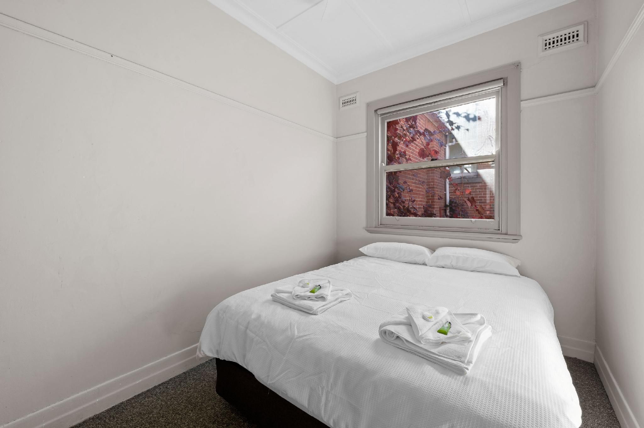 Euroa Hotel Queen Room 2