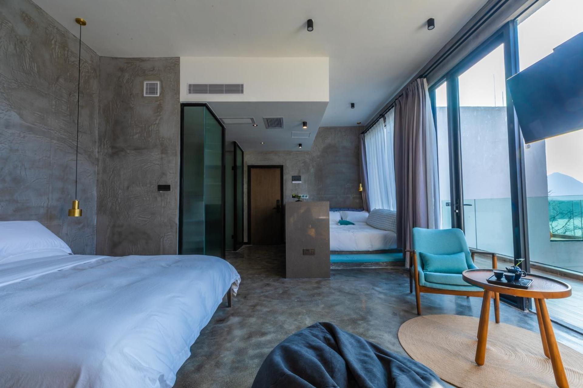 Family Room with Lake View