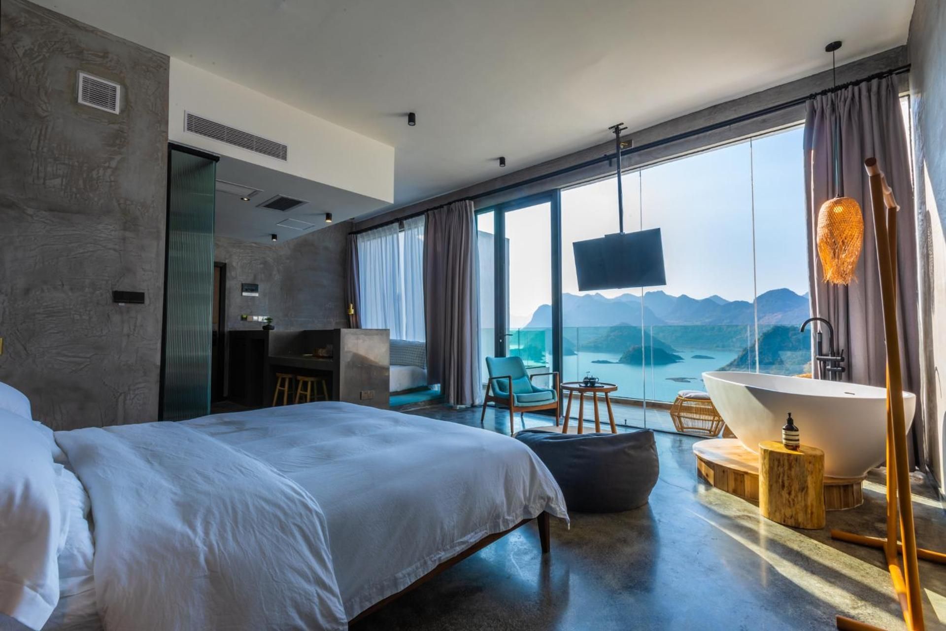 Family Room with Lake View