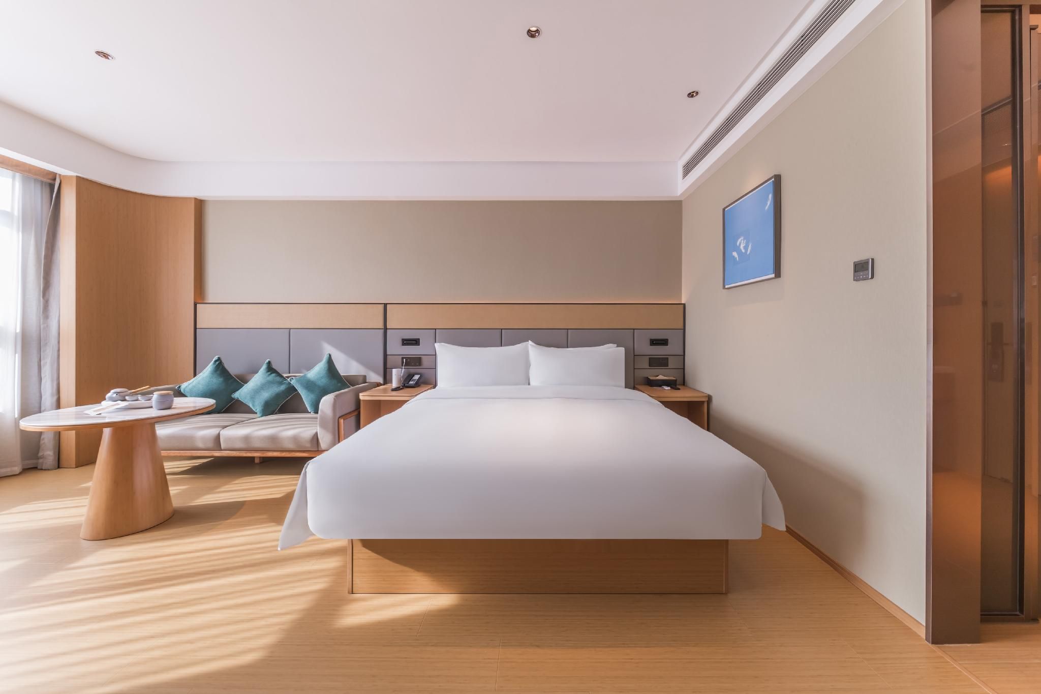 Business Queen Room