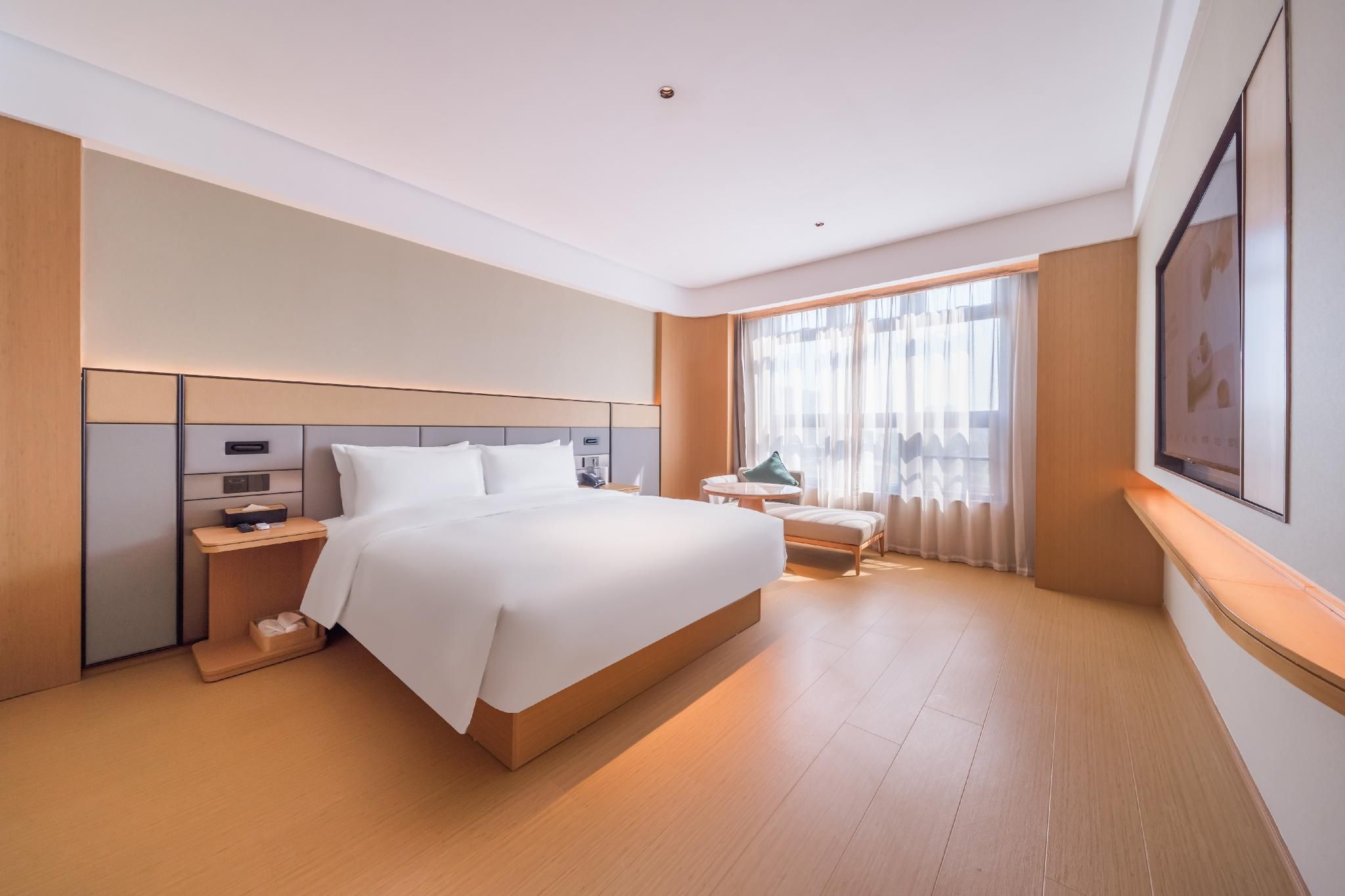 Business Queen Room
