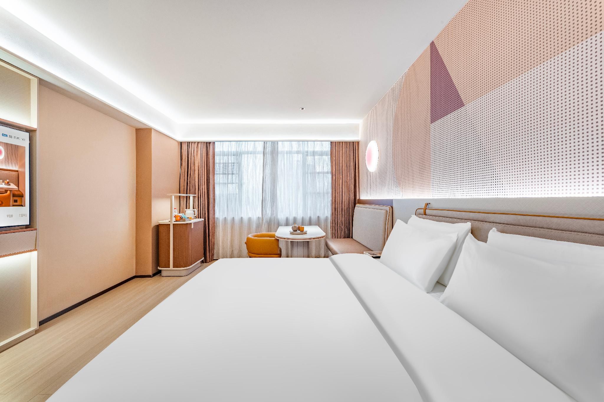 Deluxe Room Queen