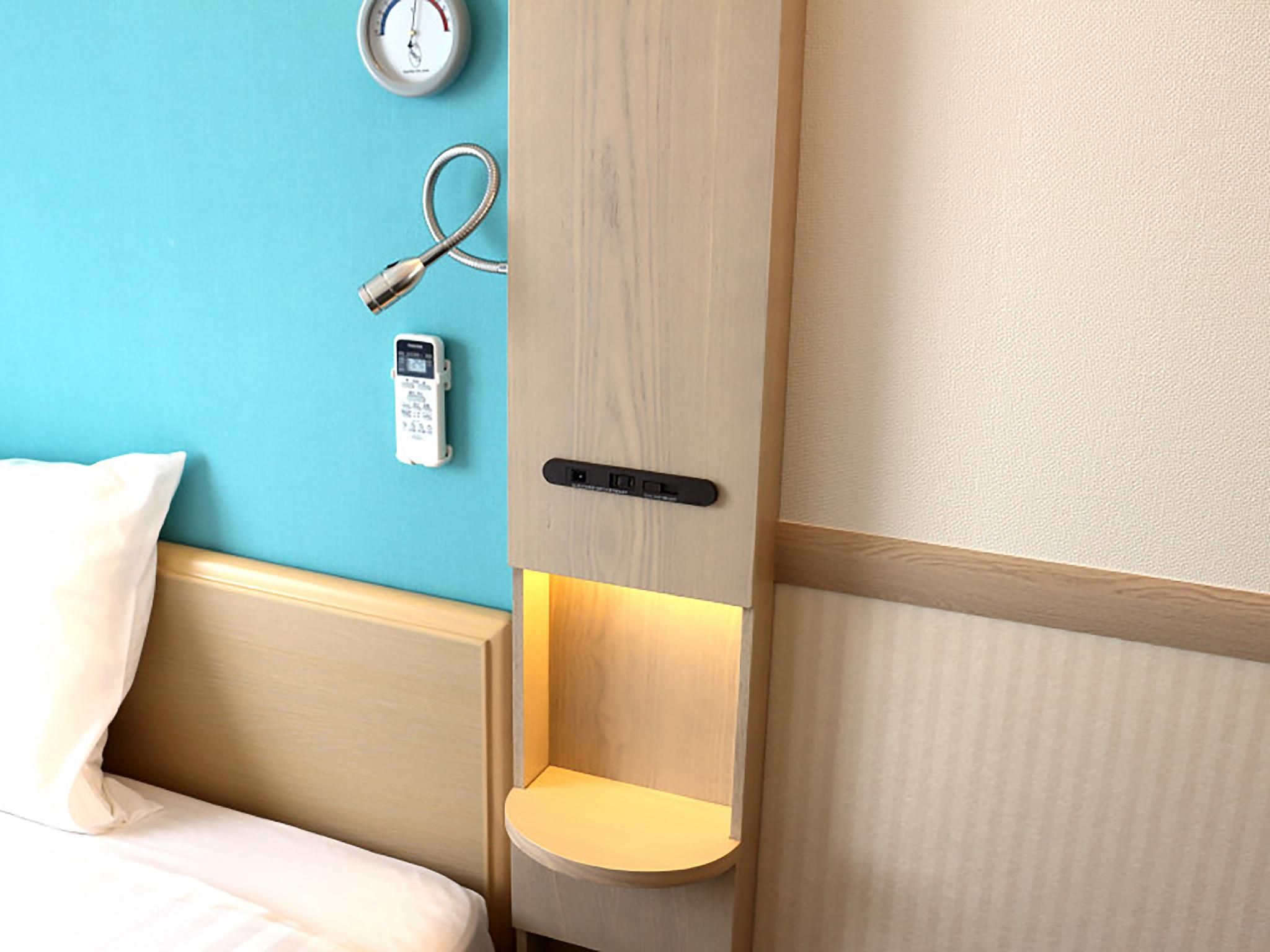 Wide Single Room - Non-Smoking