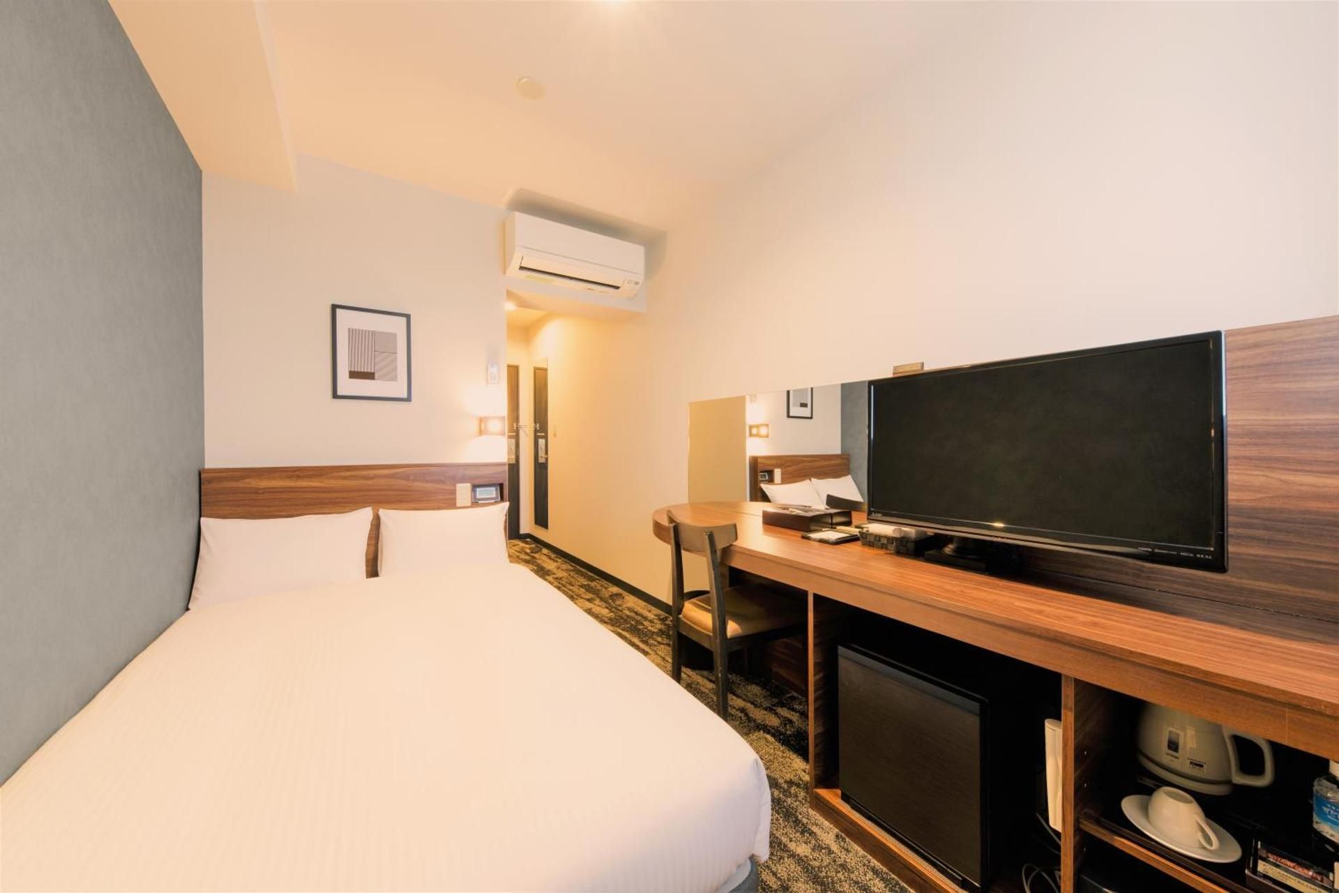Semi Double Room - Non-Smoking 