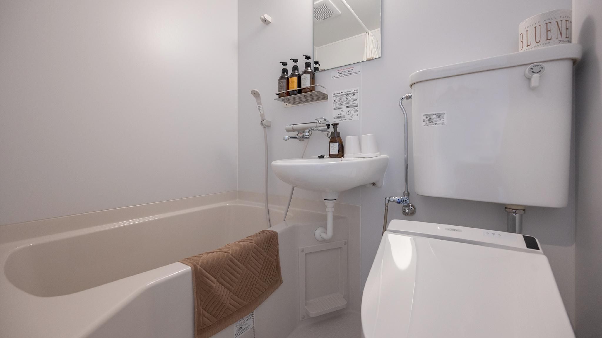 Single Room with Bathroom - Non-Smoking