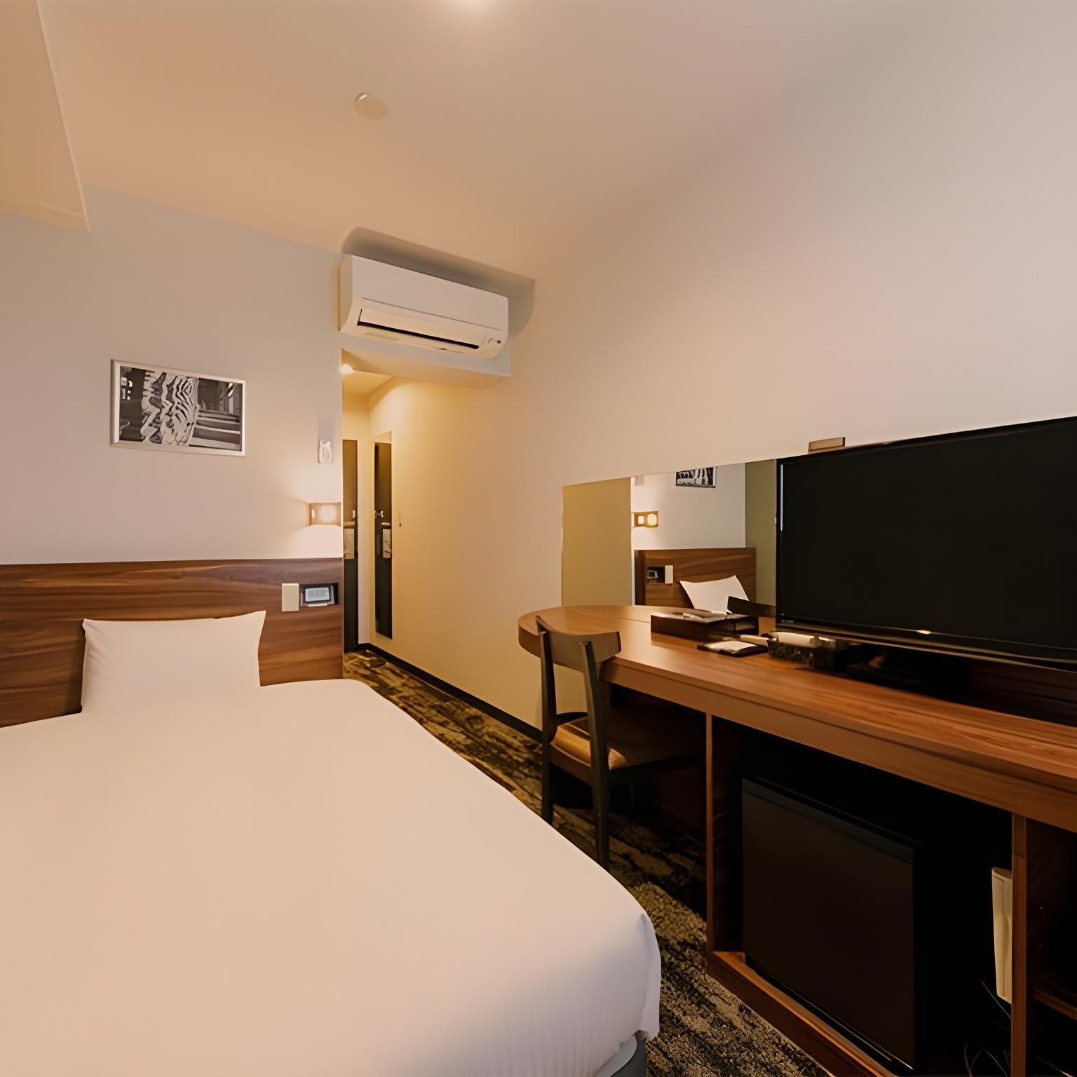 Single Room with Bathroom - Non-Smoking
