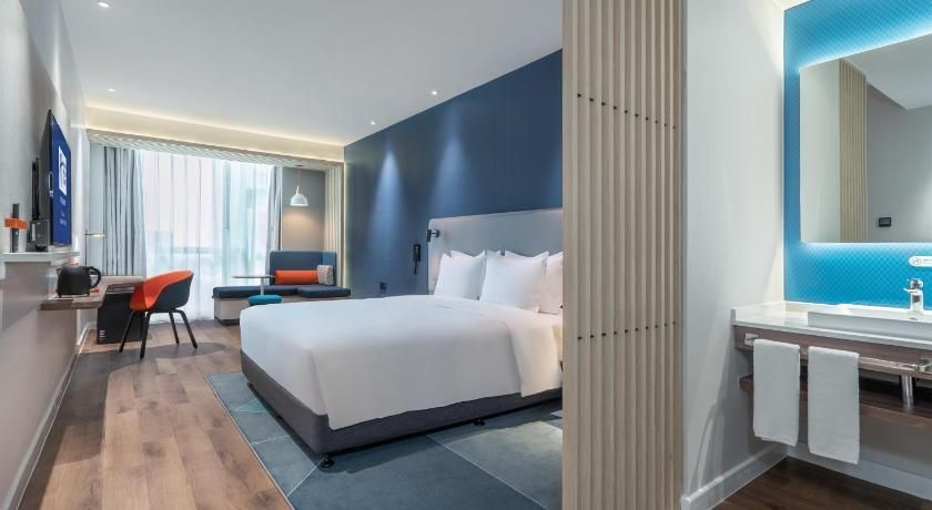 Holiday Inn Express Yangjiang City Center By IHG 1 King Standard 2