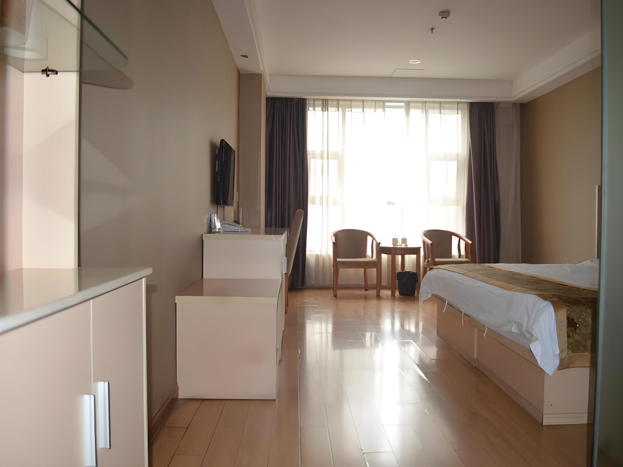 Business Queen Room