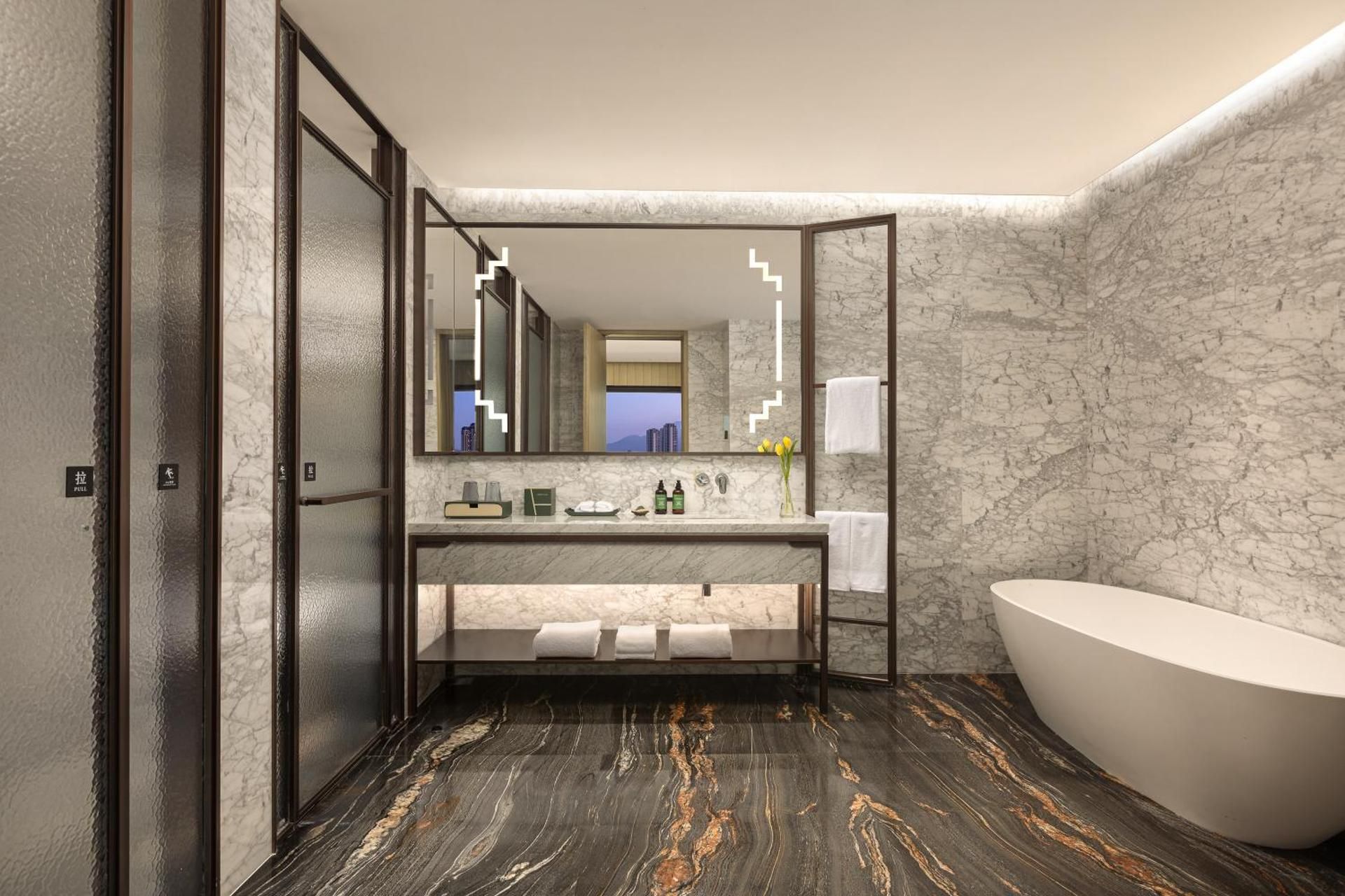 Deluxe Lake View Suite