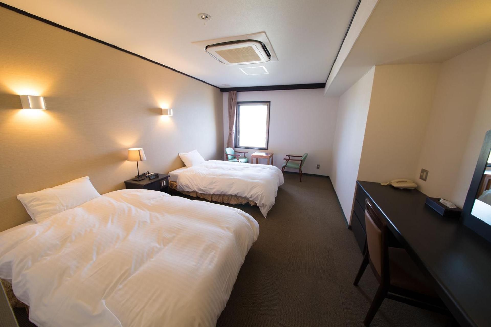 Twin Room with No View - Non-Smoking