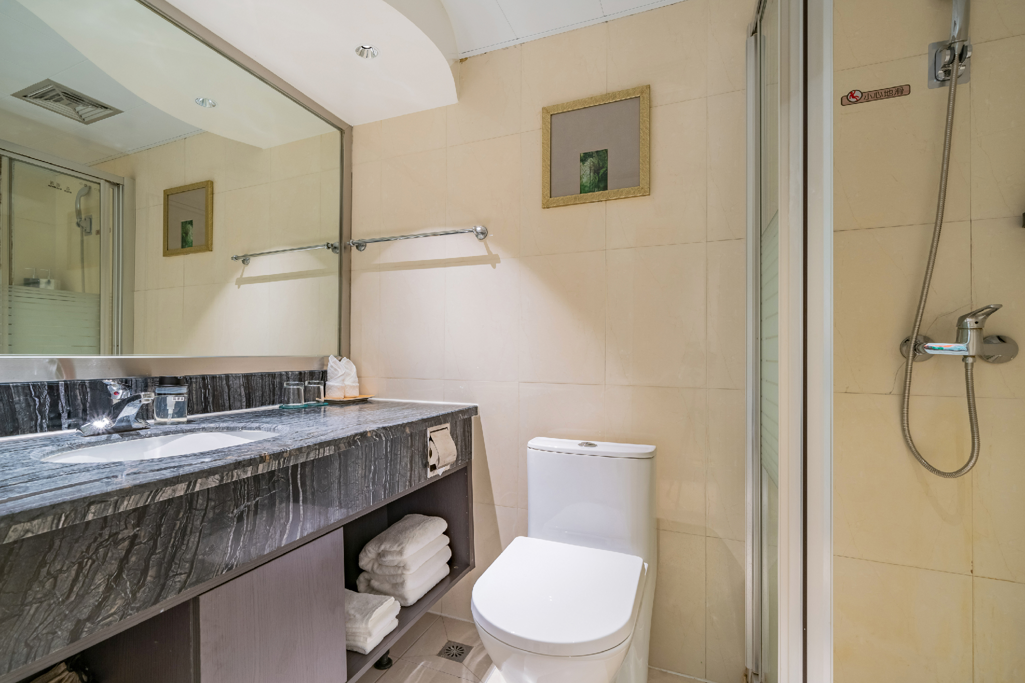 Rezen - Boutique 1 Bed Room