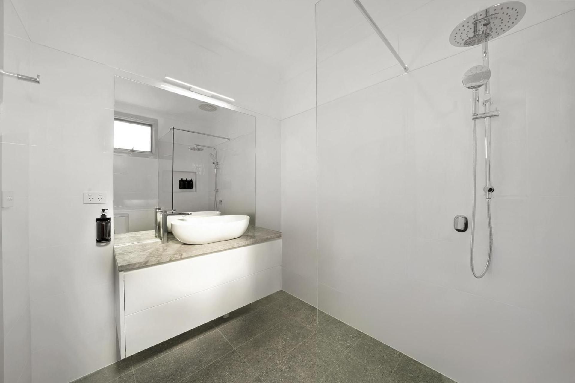 Centre Town Motel Superior King Room 3