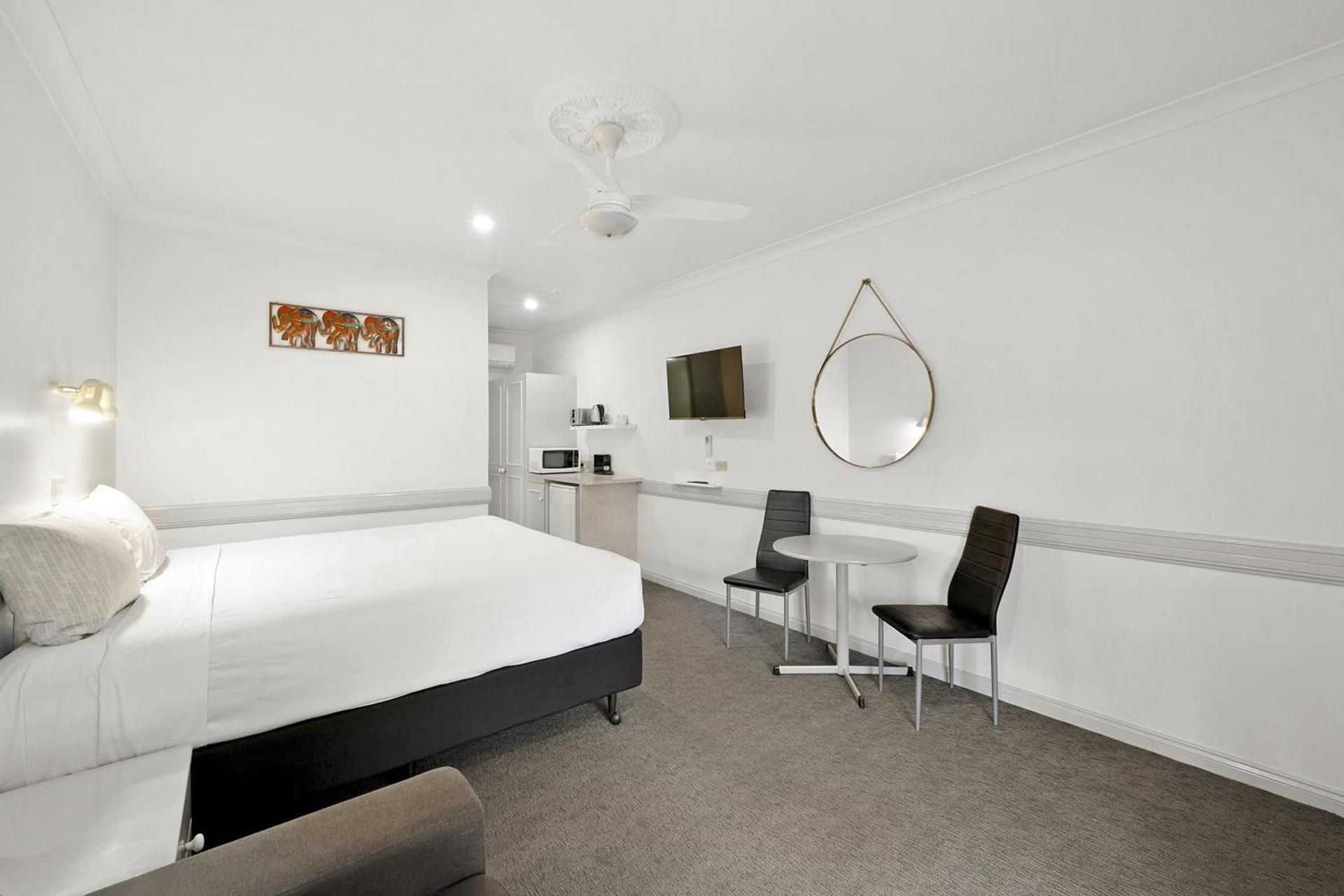 Centre Town Motel Superior King Room 2