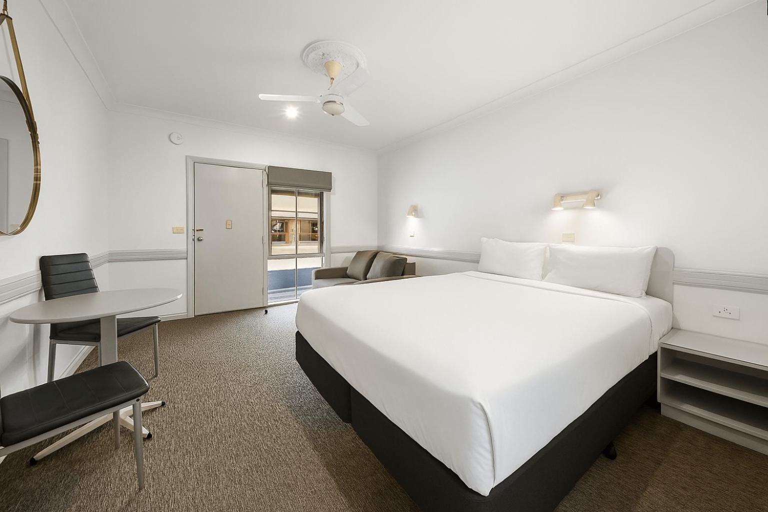 Centre Town Motel Superior King Room