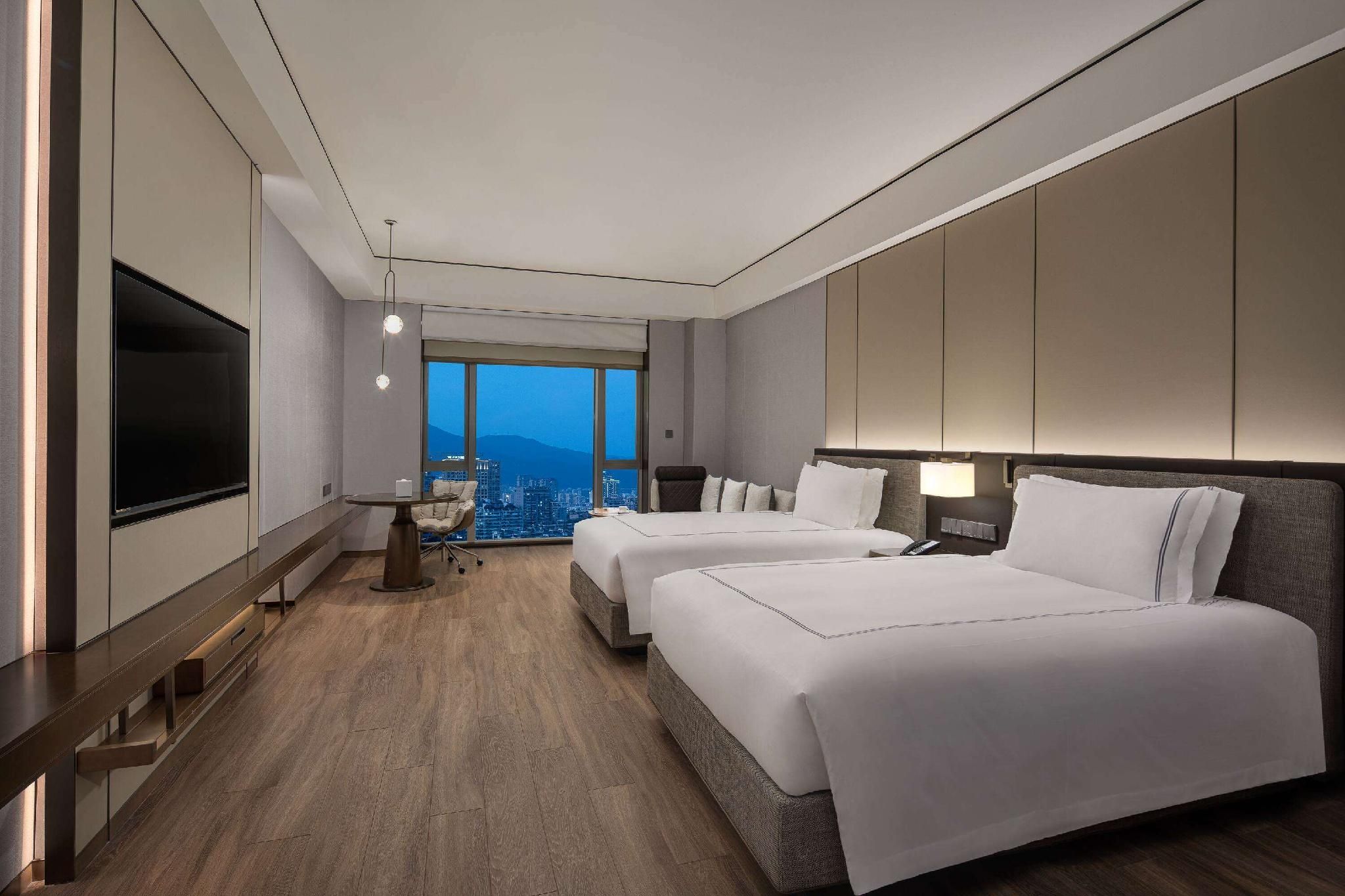 2 Double Beds, Leisure Room