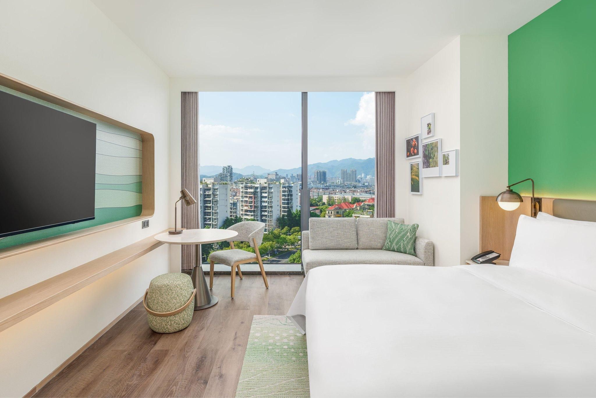 Communal King, Guest room, 1 King, Mountain view