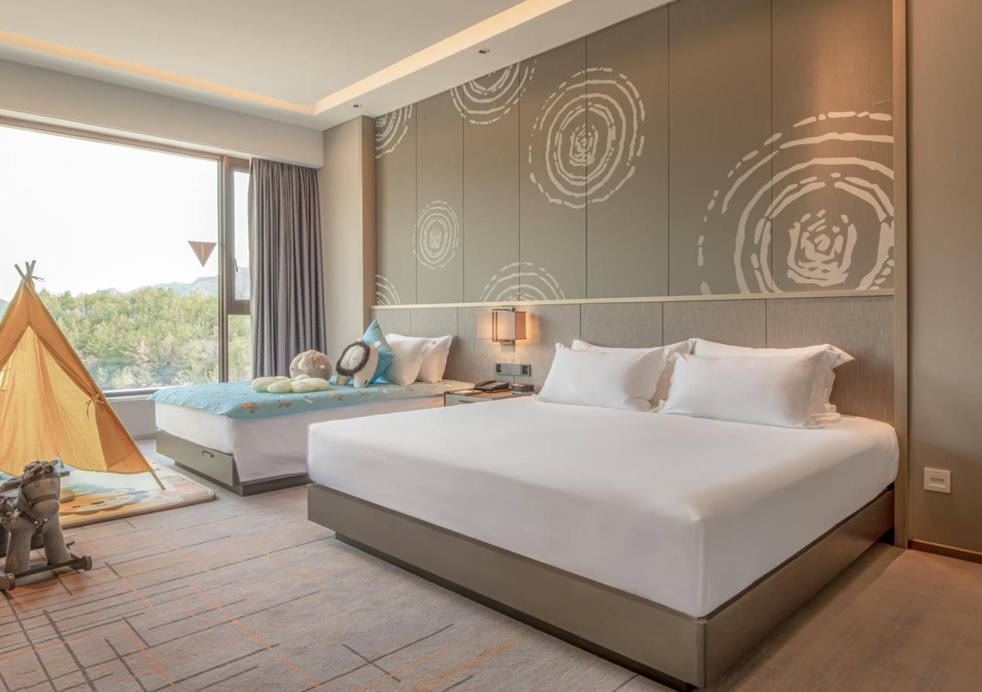 Deluxe Family Room