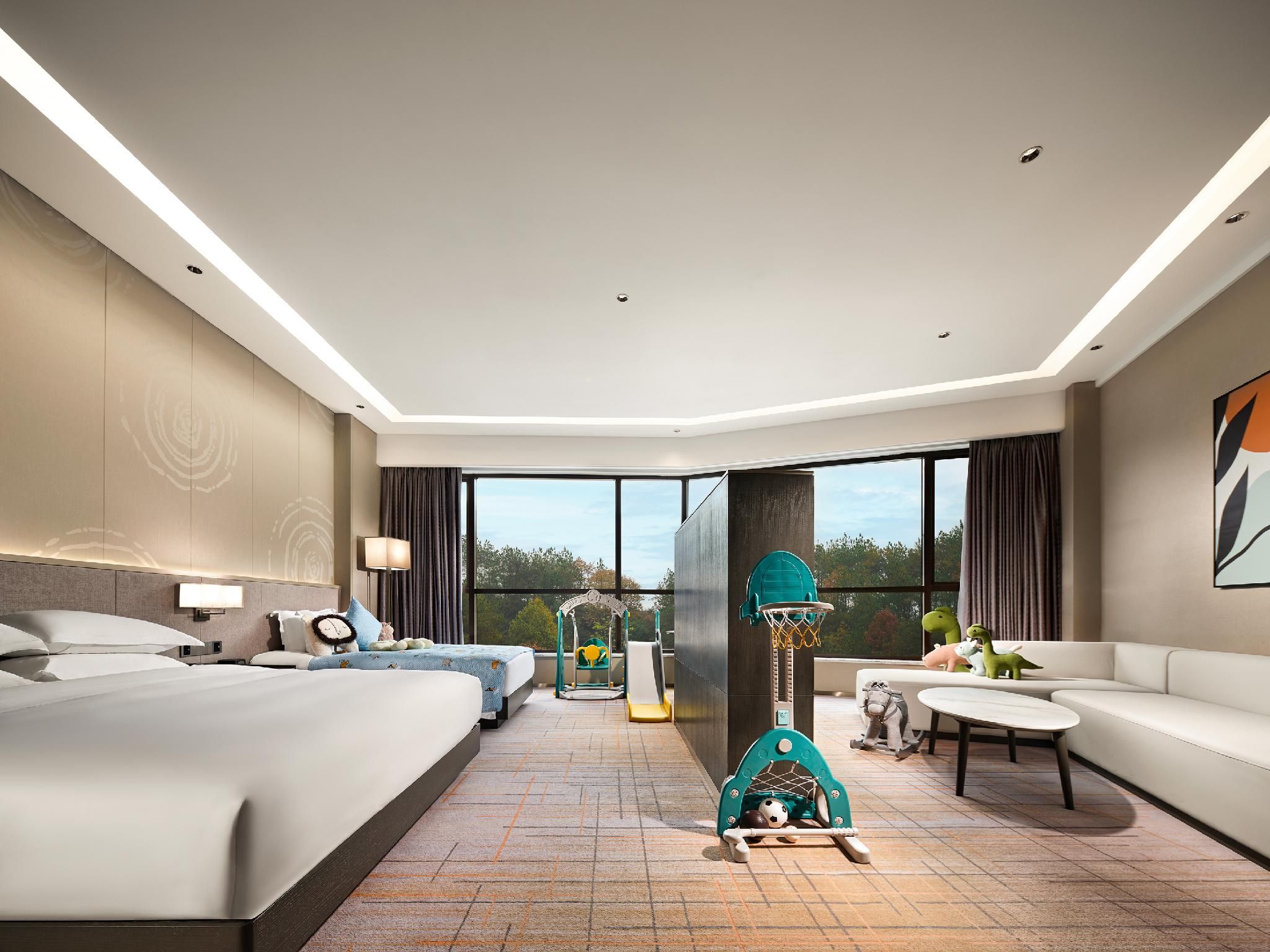 Deluxe Family Room