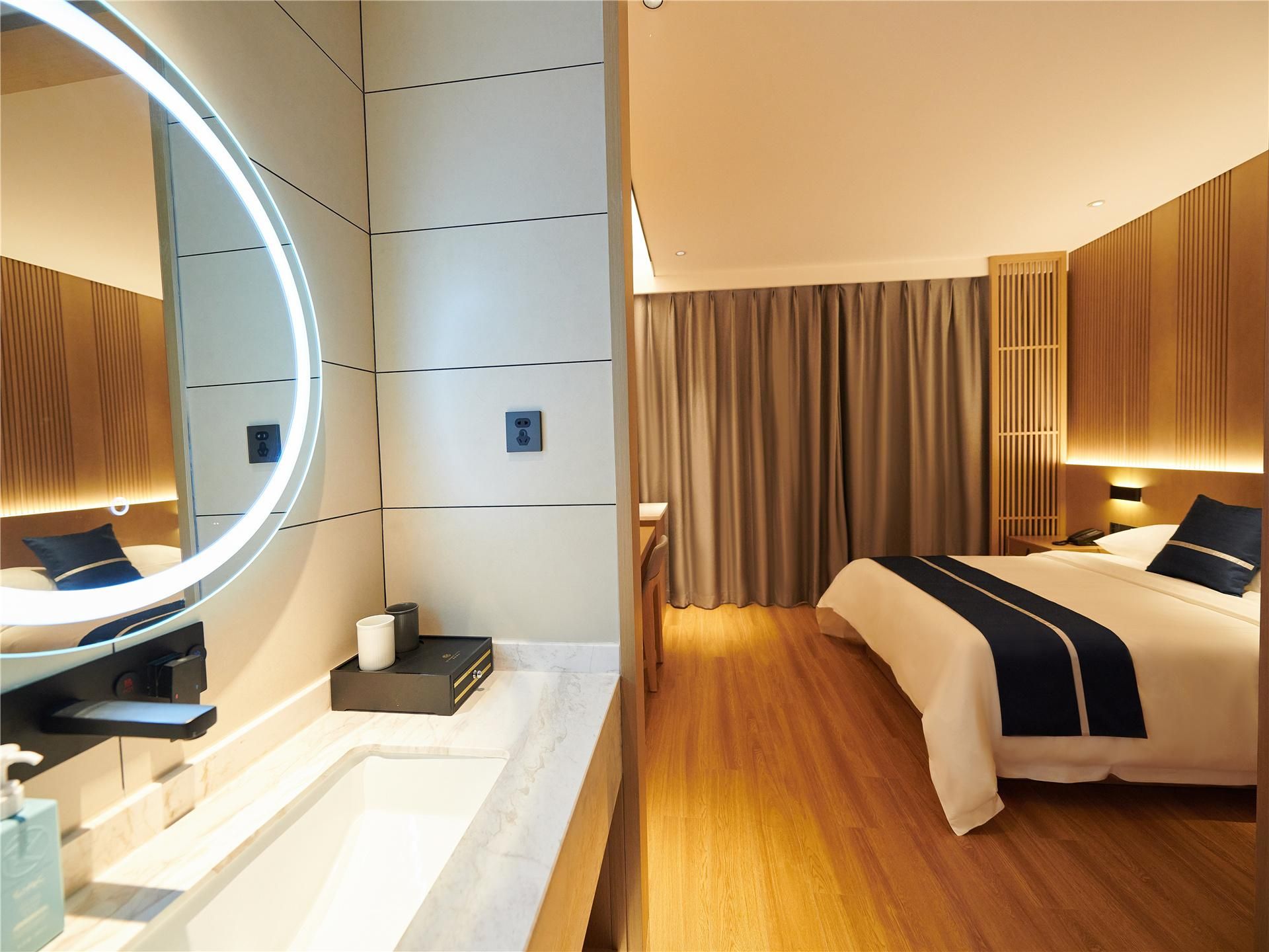 Queen Superior Room