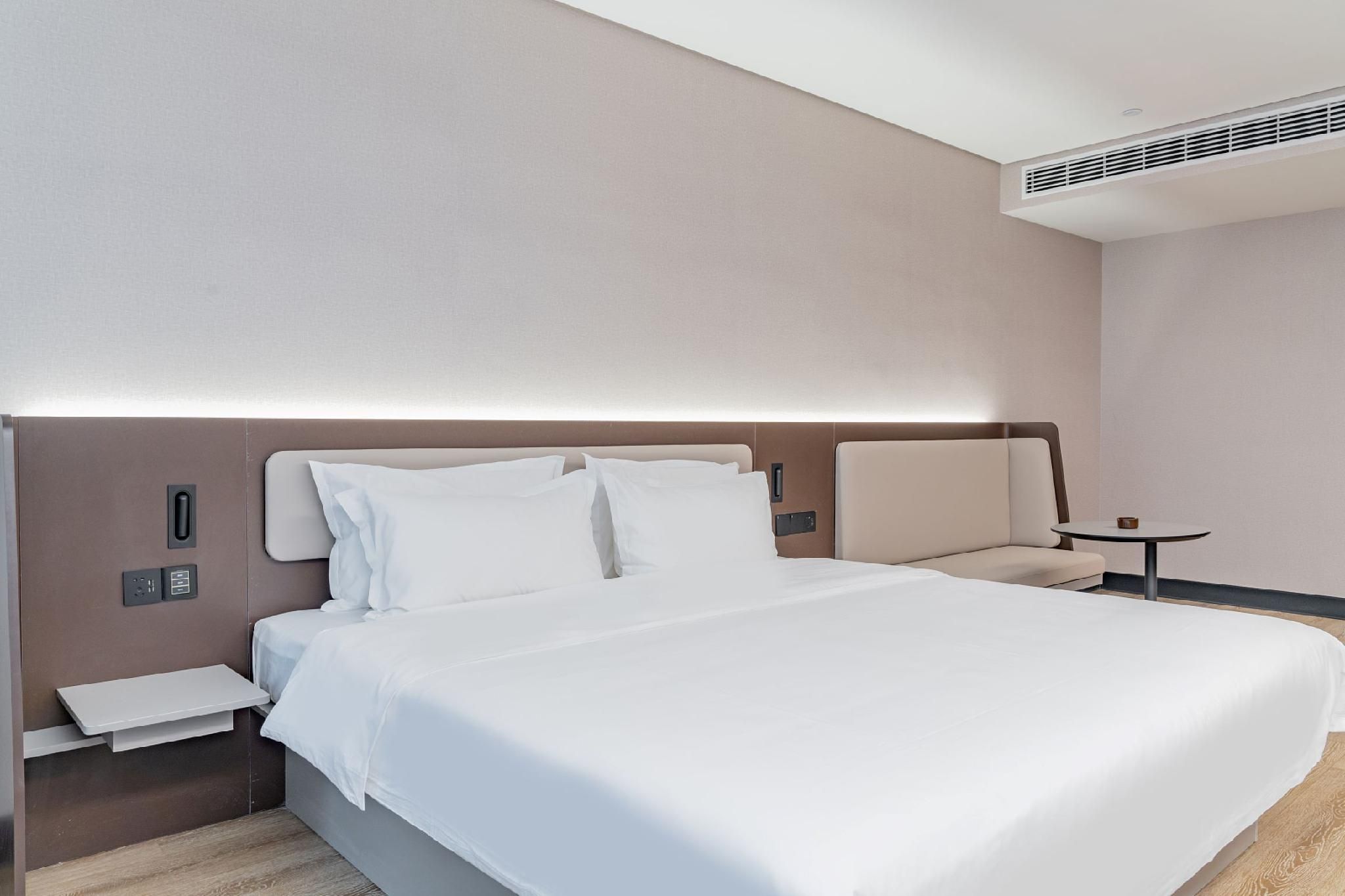 Huazhu - Deluxe Bed Room